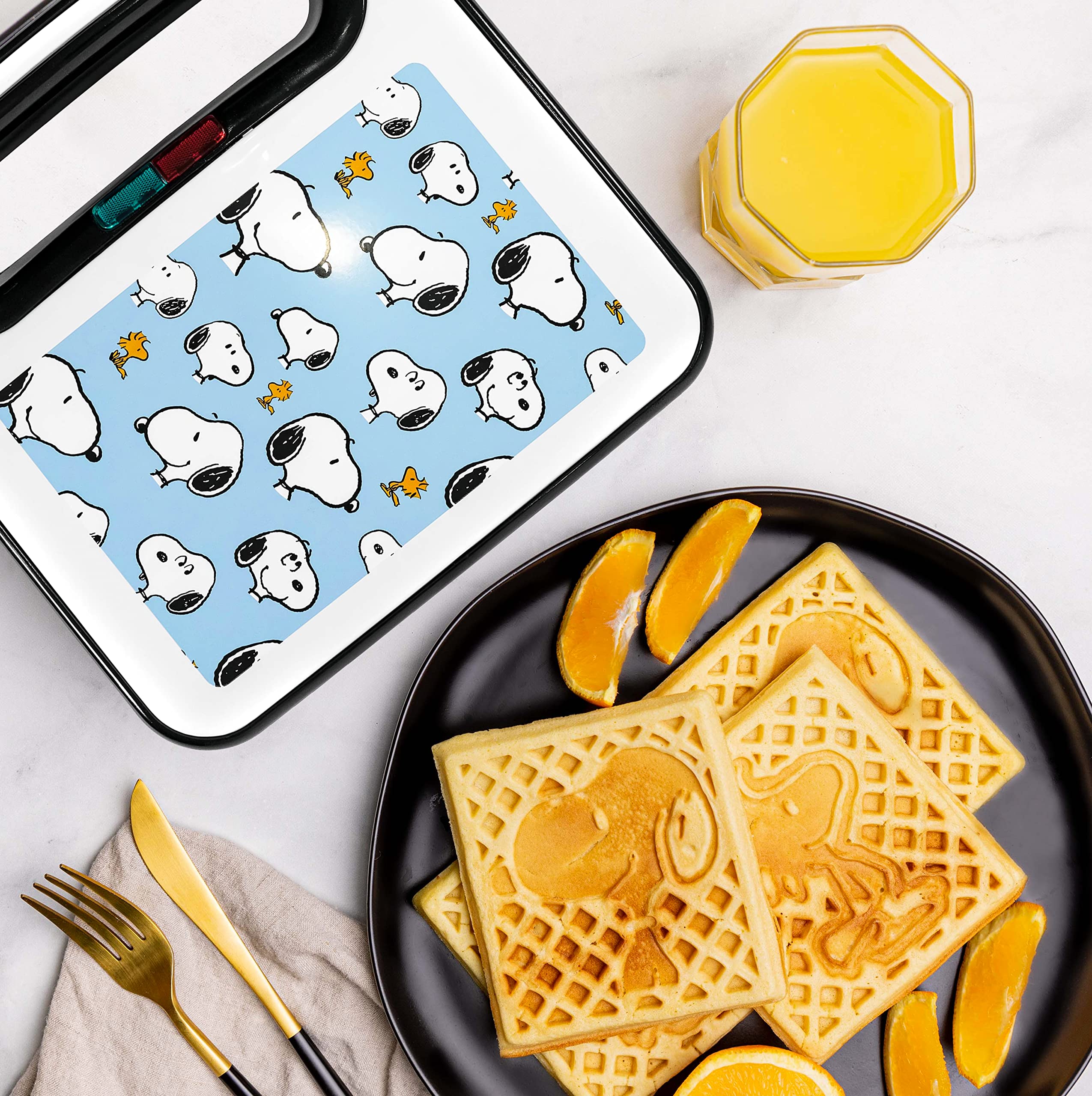 Peanuts Waffle Maker by Uncanny Brands - Create Snoopy & Woodstock Shaped Waffles - Non-Stick Electric Kitchen Appliance for Breakfast, Kids Parties & Themed Events