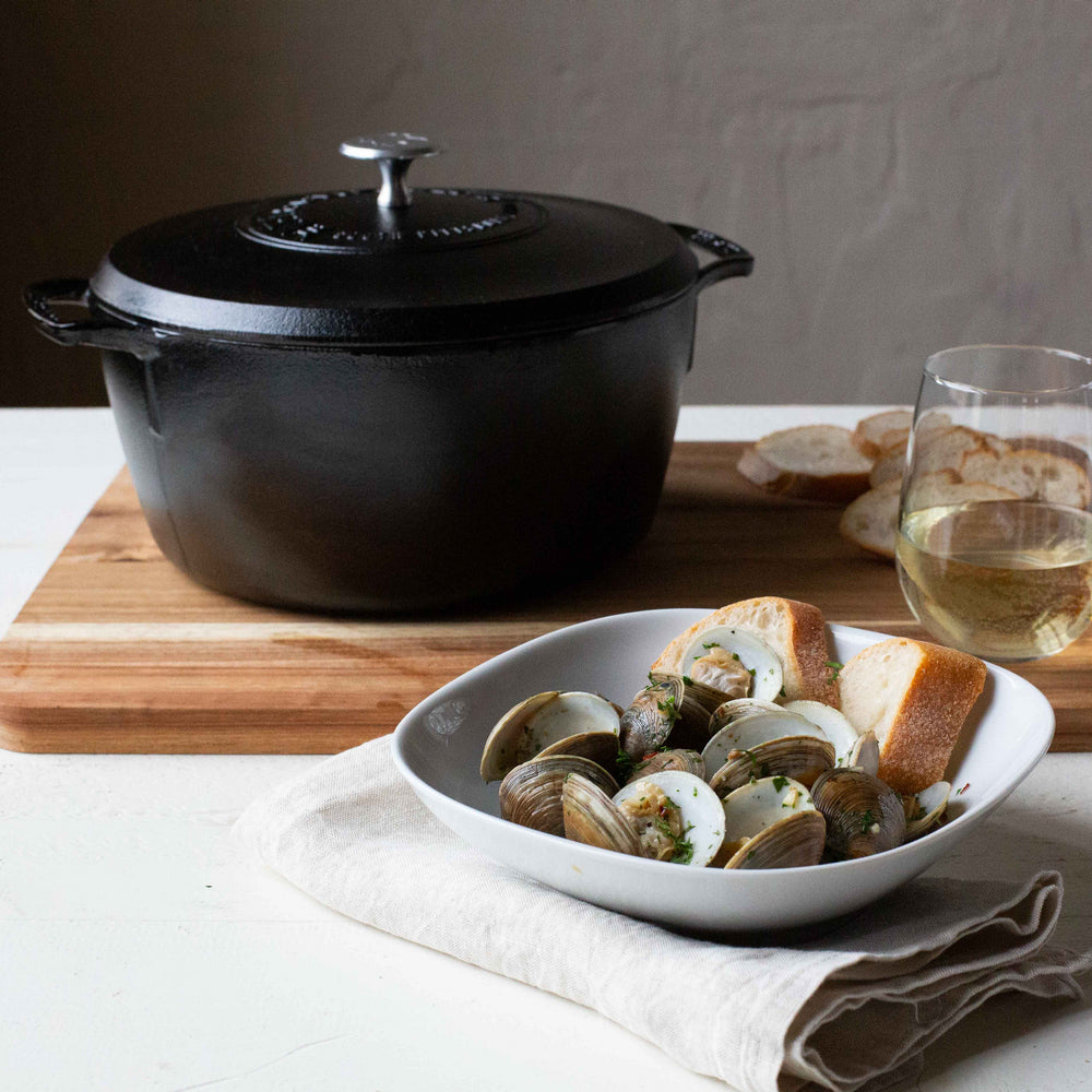 Premium 5.2L Cast Iron Dutch Oven with Enamel Coating - Blacklock Series for Braising, Baking & Slow Cooking - Perfect for Soups, Stews & Bread Making