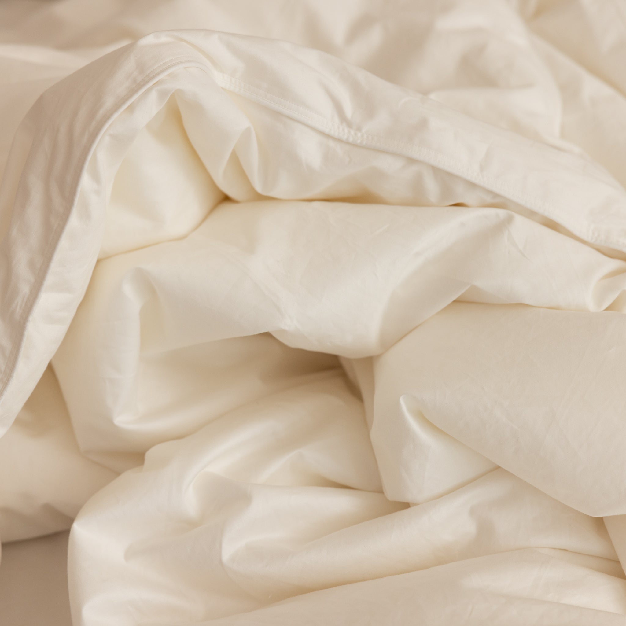 Premium Mulberry Silk Pillowcase & Bamboo Sheets Set - Ultra Soft, Breathable & Hypoallergenic Bedding for Luxurious Sleep - Perfect for Hot Sleepers, Sensitive Skin & Eco-Friendly Home Decor