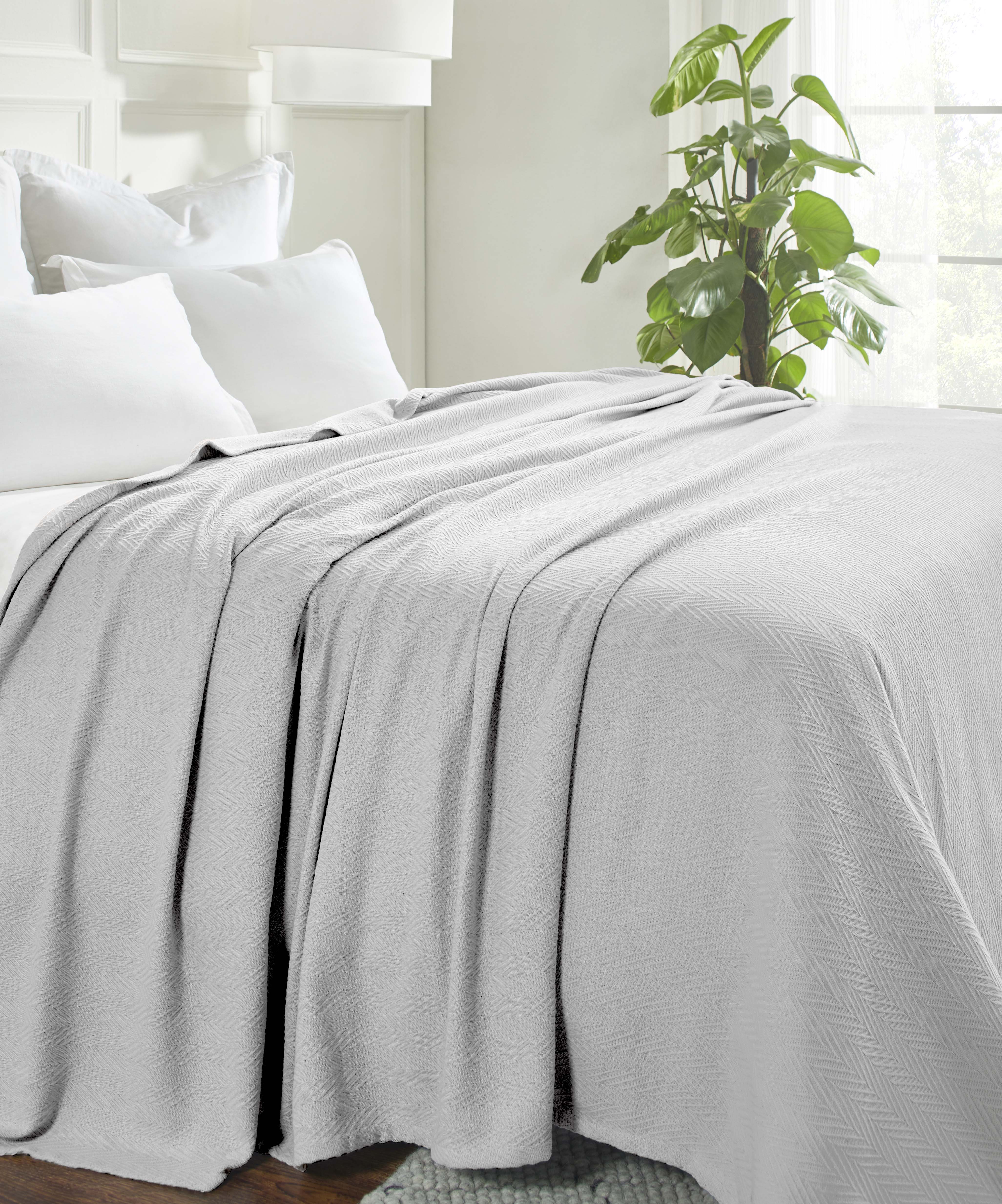 Soft All-Season Chevron Cotton Bed Blanket & Sofa Throw - Cozy Home Decor for Living Room, Bedroom, and Travel