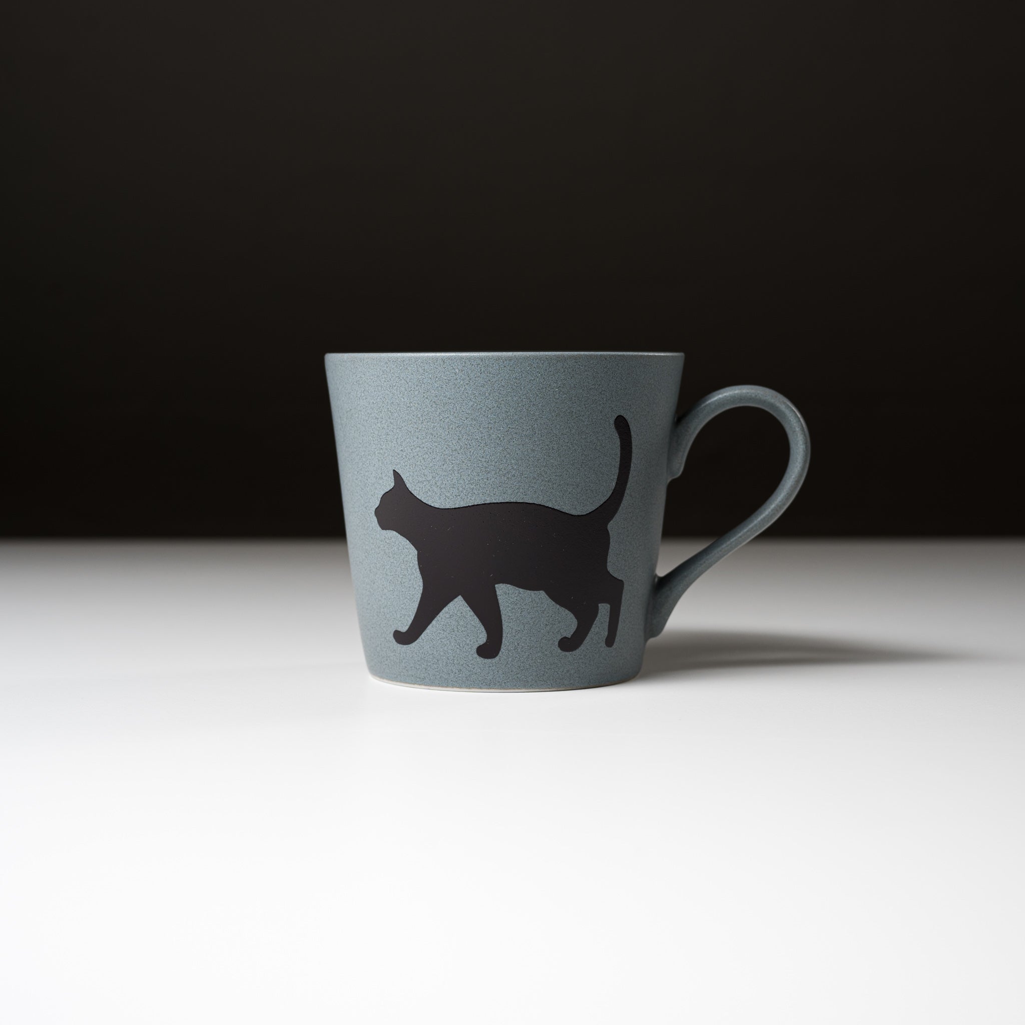 Japanese Mino Ware Floral Cat Magic Thermal Mug - Heat Sensitive Color Changing Ceramic Coffee Cup (3 Colors) - Perfect for Tea, Coffee & Gifts