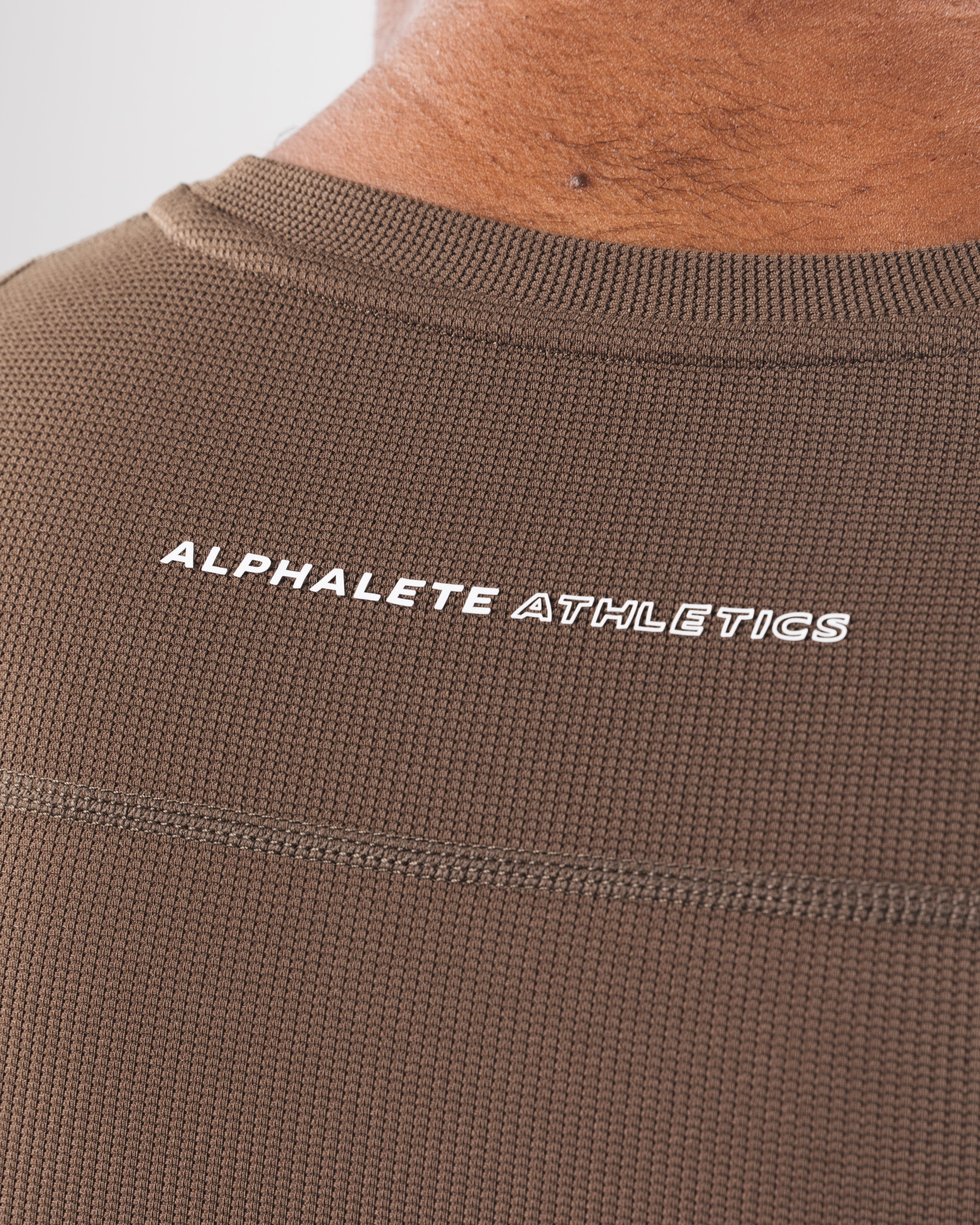 High-Performance Long Sleeve Shirt for Men & Women - Comfortable Carob Brown Activewear for Running, Hiking & Outdoor Sports