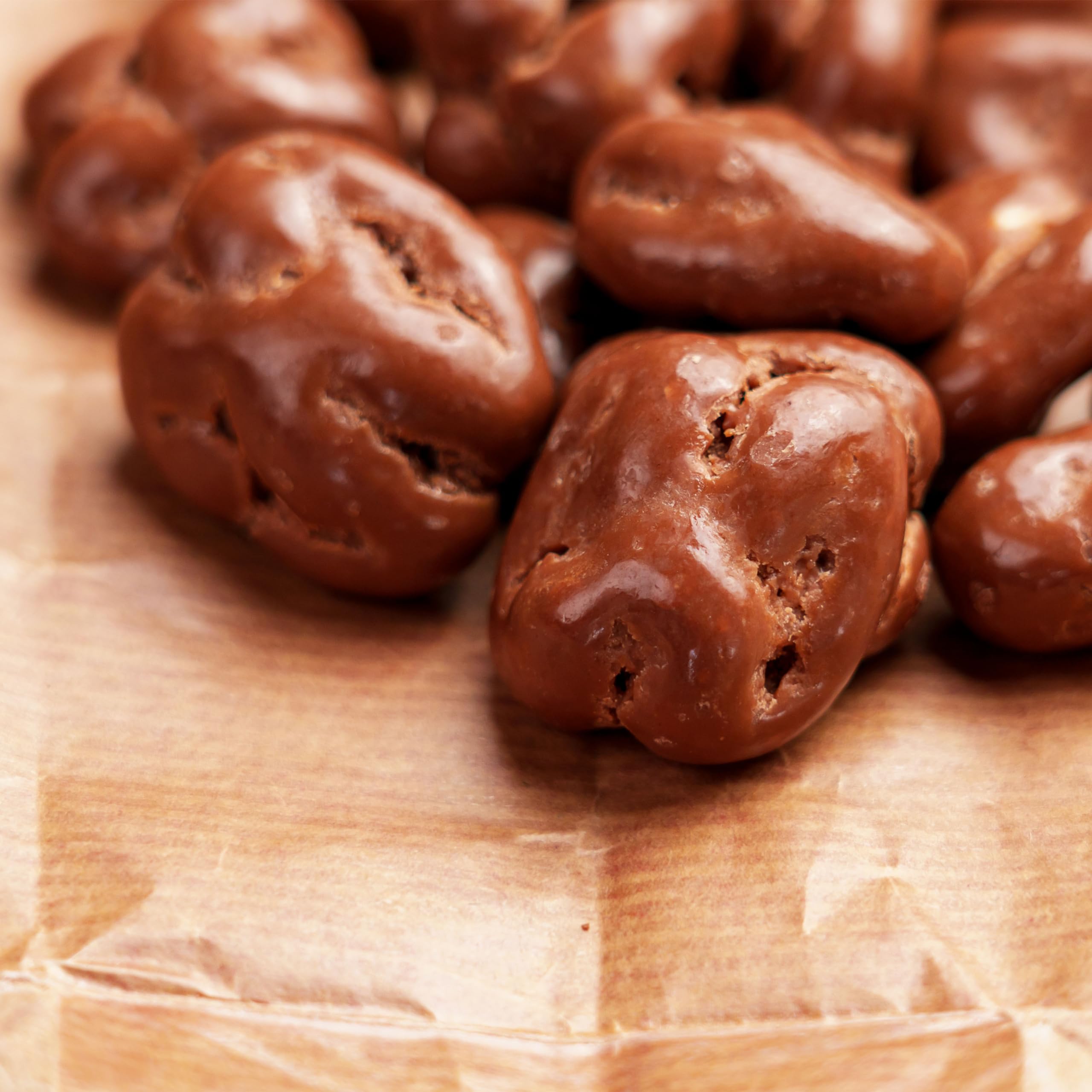 Yupik Dark Chocolate Pecans - 60% Cacao, 2.2 lb (35.2 oz) Kosher Chocolate Covered Pecans - Rich, Crunchy & Smooth Chocolate Candy - Sweet Snack for Gifting, Baking & Dessert Decorating - Perfect for Parties, Holidays & Office Treats
