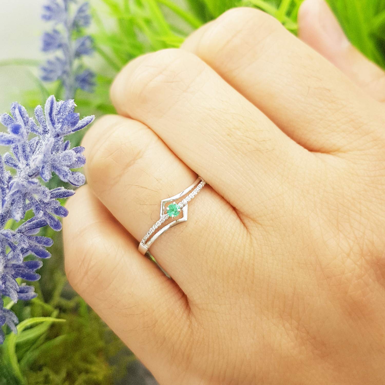 Dazzlingrock 10K White Gold Round Emerald and Diamond Wave Bridal Engagement Ring for Women - Perfect for Proposals, Anniversaries, and Special Occasions
