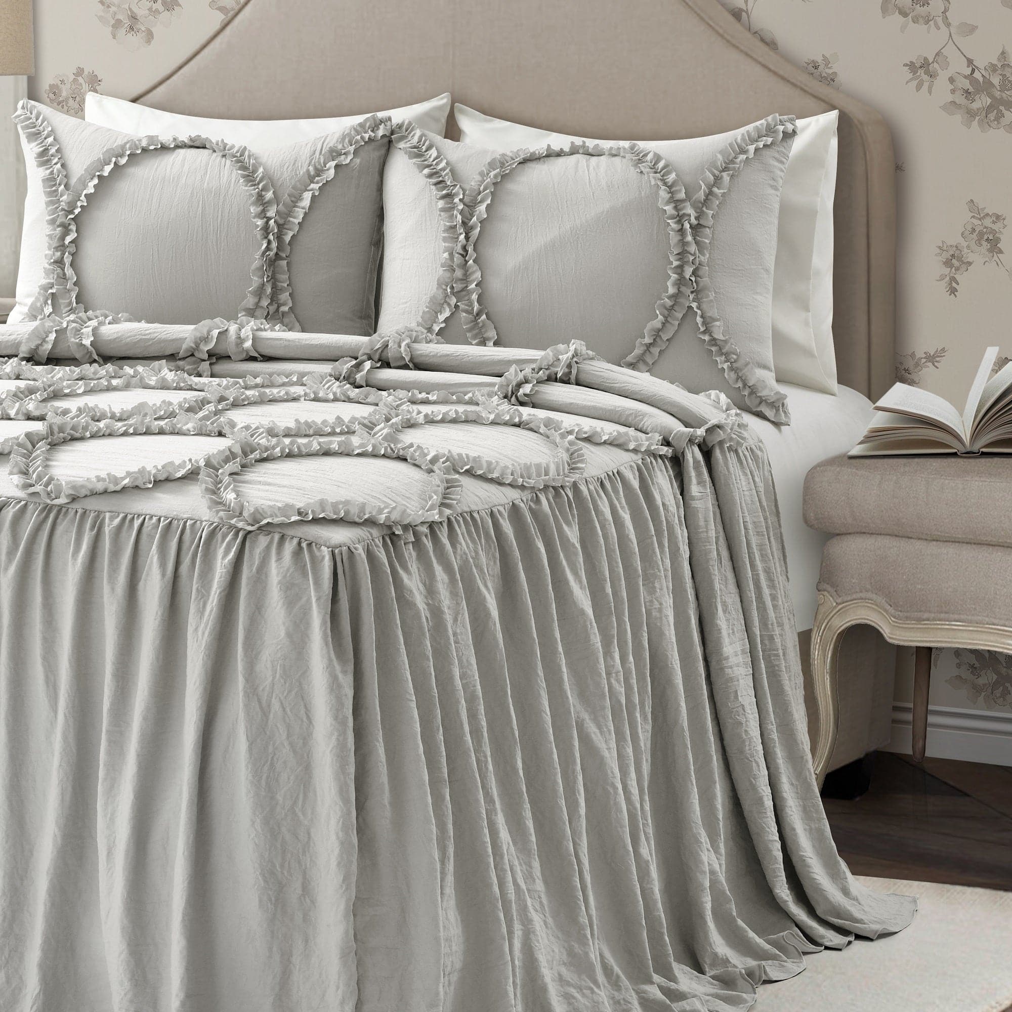 Riviera 3-Piece Bedspread Set - Queen Size Luxury Quilted Coverlet with Matching Pillow Shams - Perfect for Master Bedroom, Guest Room & Hotel Decor