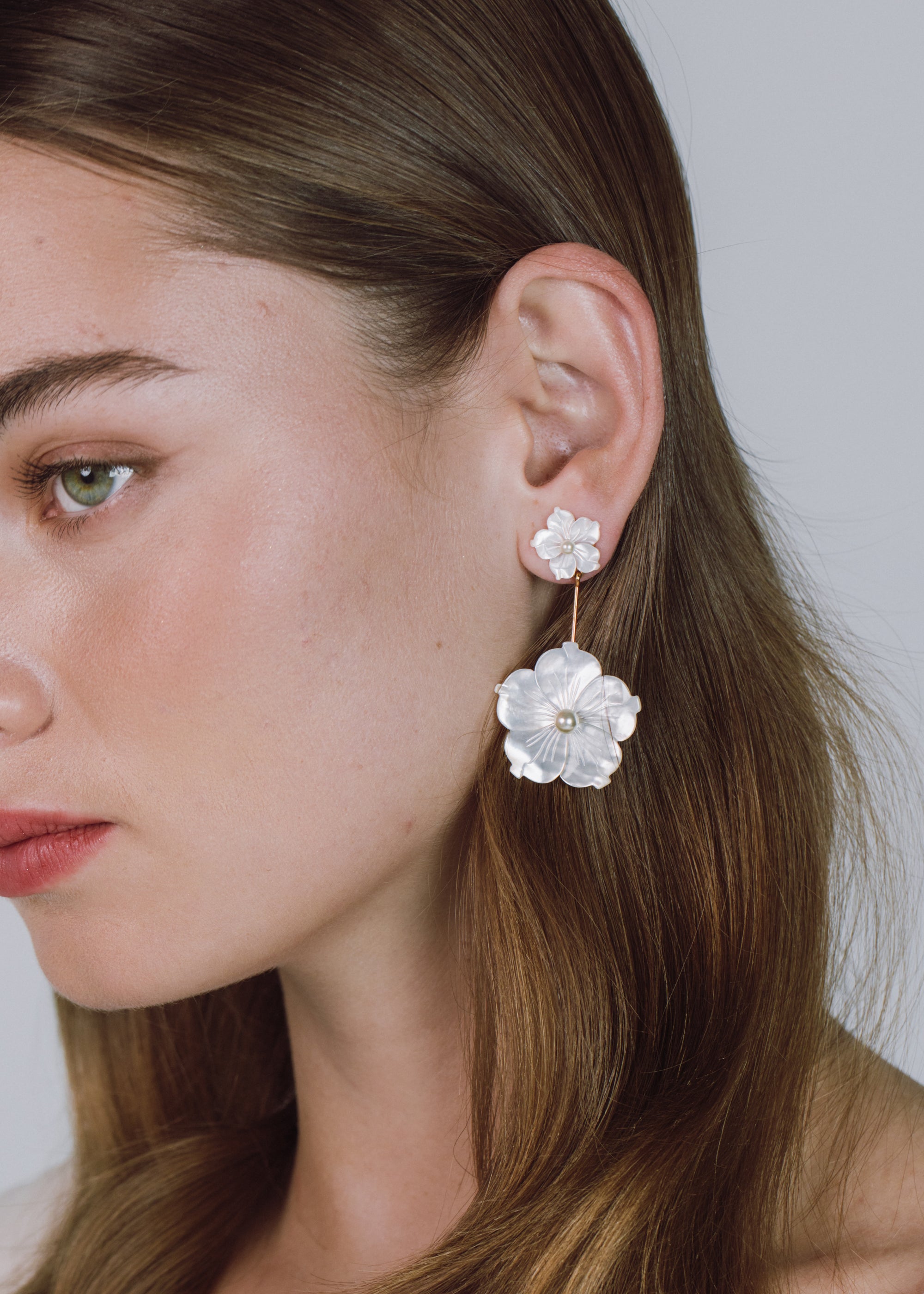 Zinnia Earrings for Women - Mother of Pearl Floral Dangle Earrings - Elegant Gift for Mom, Wife, Girlfriend - Perfect for Weddings, Parties & Special Occasions