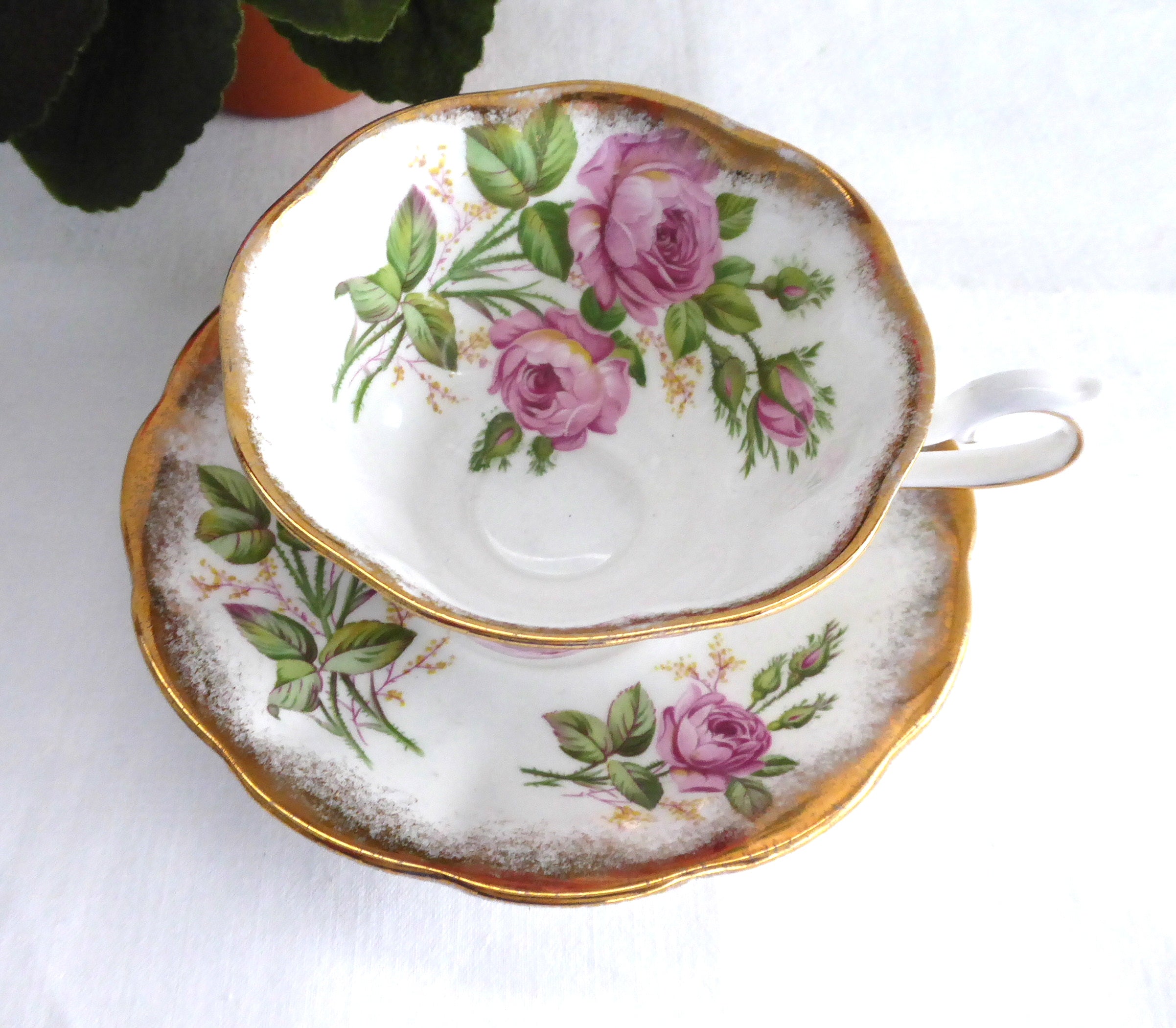 Royal Albert Vintage English Bone China Pink Roses Cup and Saucer Set - 1950s Classic Floral Tea Set for Afternoon Tea, Bridal Shower & Collectible Display