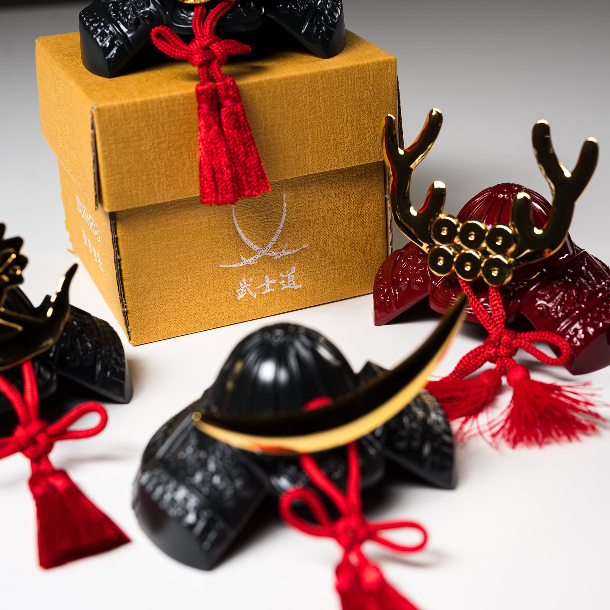 Bushido Kabuto Ornament - Naoe Kanetsugu Samurai Helmet Replica | Japanese Warrior Decor for Home & Office | Perfect for History Enthusiasts & Anime Fans
