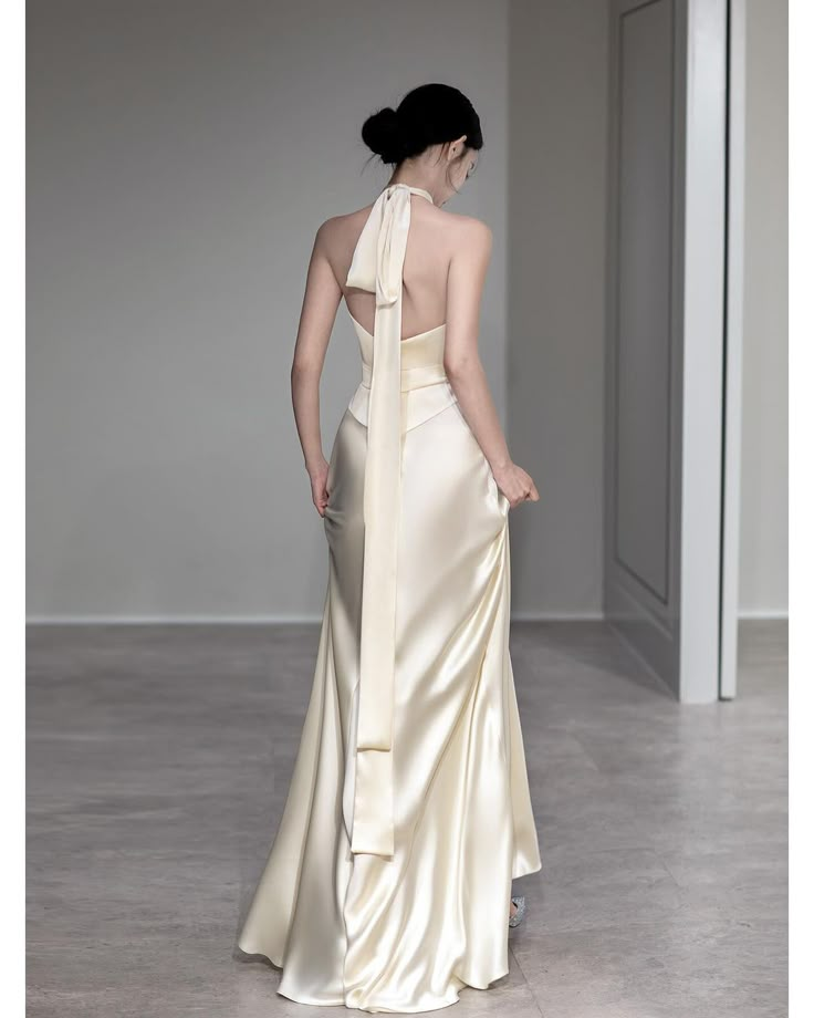 Elegant Halter Mermaid Satin Long Prom Dress for Women - Formal Evening Gown for Homecoming, Wedding Party & Special Occasions | Style J6127