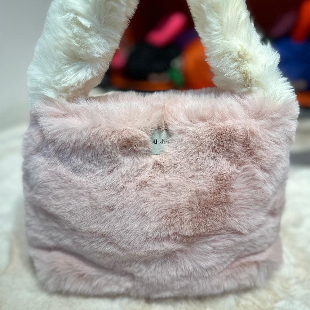 AG Collective Faux Fur Shoulder Crossbody Bag for Women - Fluffy Chain Strap Handbag - Perfect for Winter Fashion, Parties & Everyday Use
