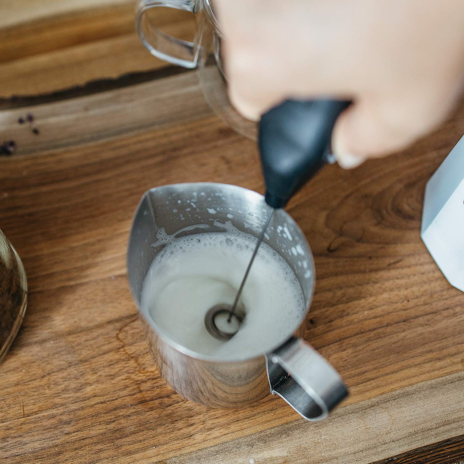 GROSCHE EZ Latte Milk Frother Wand - Handheld Battery Operated Drink Mixer for Coffee, Matcha, Hot Chocolate & Cream (2x AA Batteries Included) - Perfect for Home, Office & Travel Use