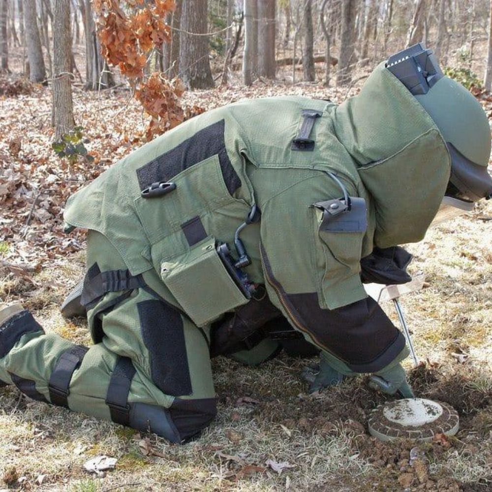 EOD Advanced Bomb Suits - Military Grade Bomb Disposal Suits for Explosive Ordnance Disposal Teams | Tactical Bomb Squad Protection Gear