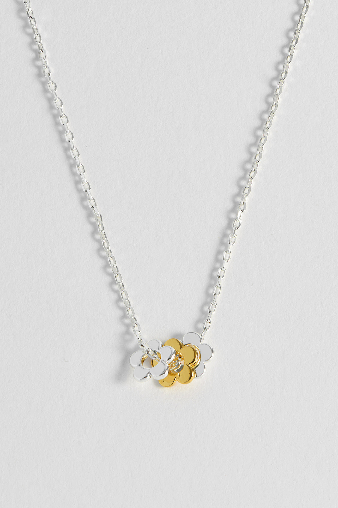 Elegant Trio Flower Necklace for Women - Dainty Floral Pendant Jewelry Gift for Her - Perfect for Weddings, Date Nights & Special Occasions