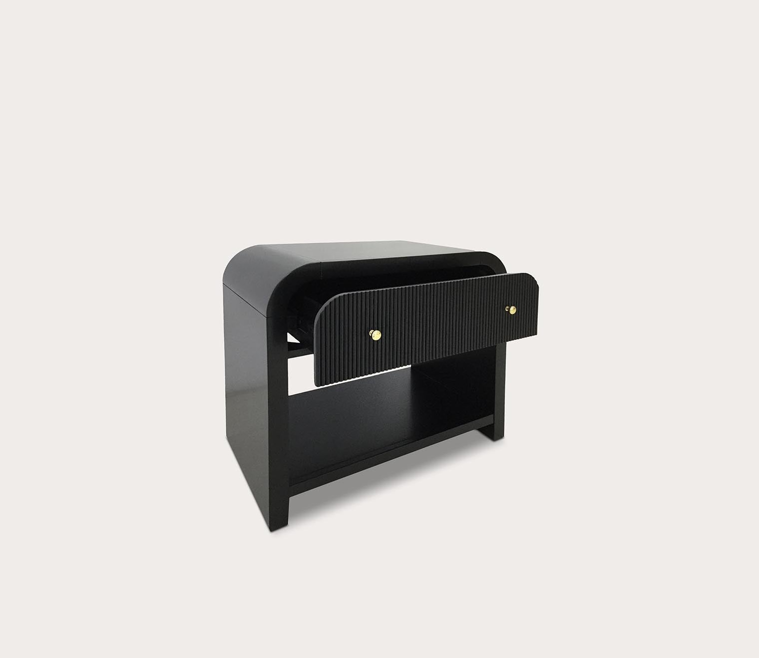Safavieh Liabella 1-Drawer Curved Nightstand - Elegant Bedside Table for Bedroom, Living Room & Guest Room - Perfect for Storage & Home Decor