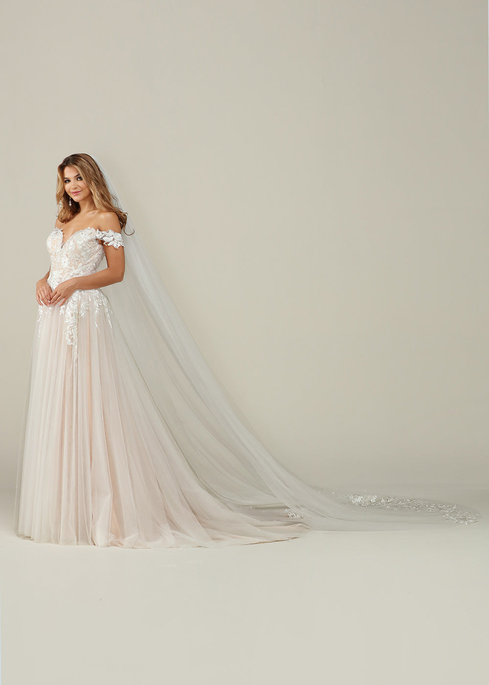 Elegant Trinity Veil Cathedral Wedding Veil with Floral Lace Hemline - Perfect for Bridal Gowns, Church Ceremonies & Romantic Photos