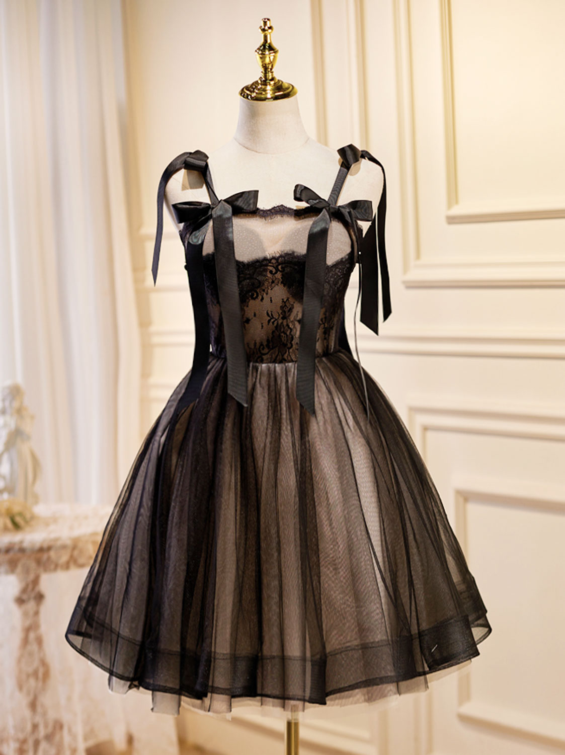 Elegant Black A-Line Tulle Lace Short Prom Dress | Homecoming Party Dress for Teens | Perfect for Dances, Formals & Special Occasions