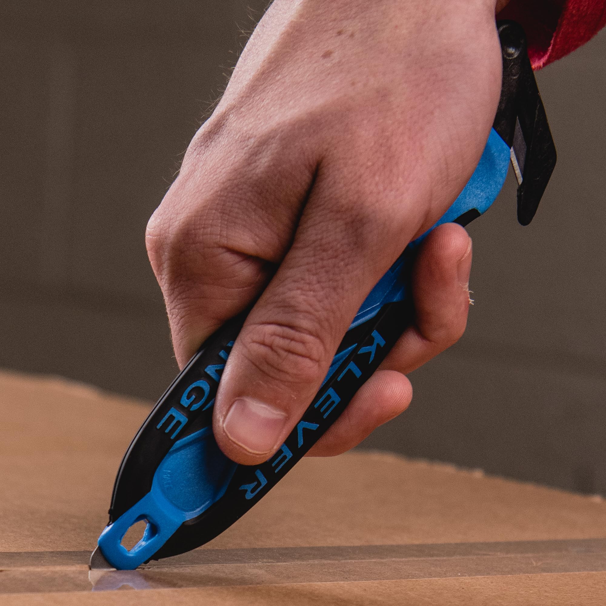 Klever XChange Box Cutter - 10 Pack Heavy Duty Utility Knife with Wide Cut Head & Ergonomic Soft Grip Handle - Ideal for Cutting Boxes, Packages, Film, Tape & Thick Materials (Blue, KCJ-XC-30B) - Perfect for Warehouse, Shipping, Retail & Home Use