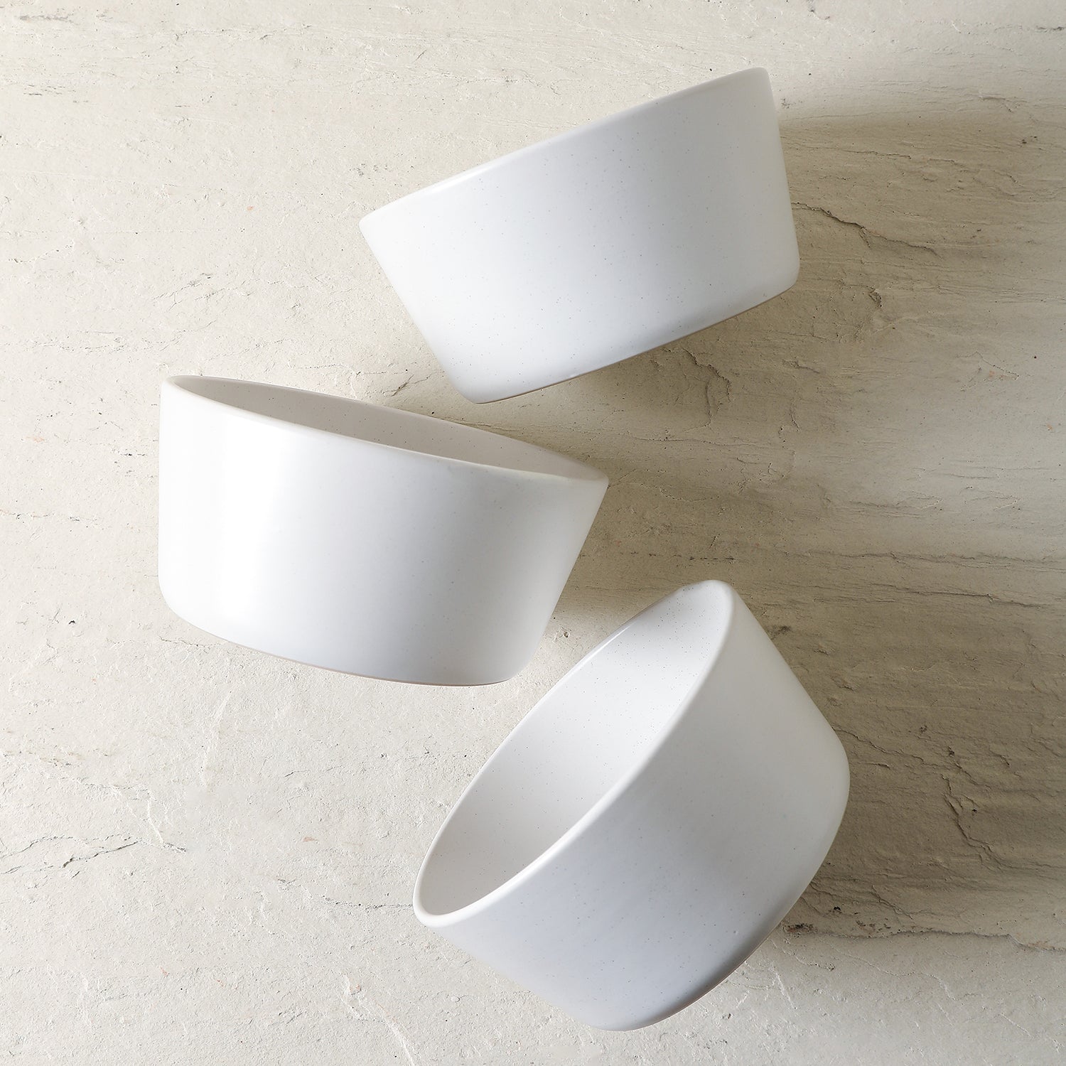 Premium Albie Stoneware Dinnerware Set - 16-Piece White Porcelain Tableware for Everyday Dining & Entertaining