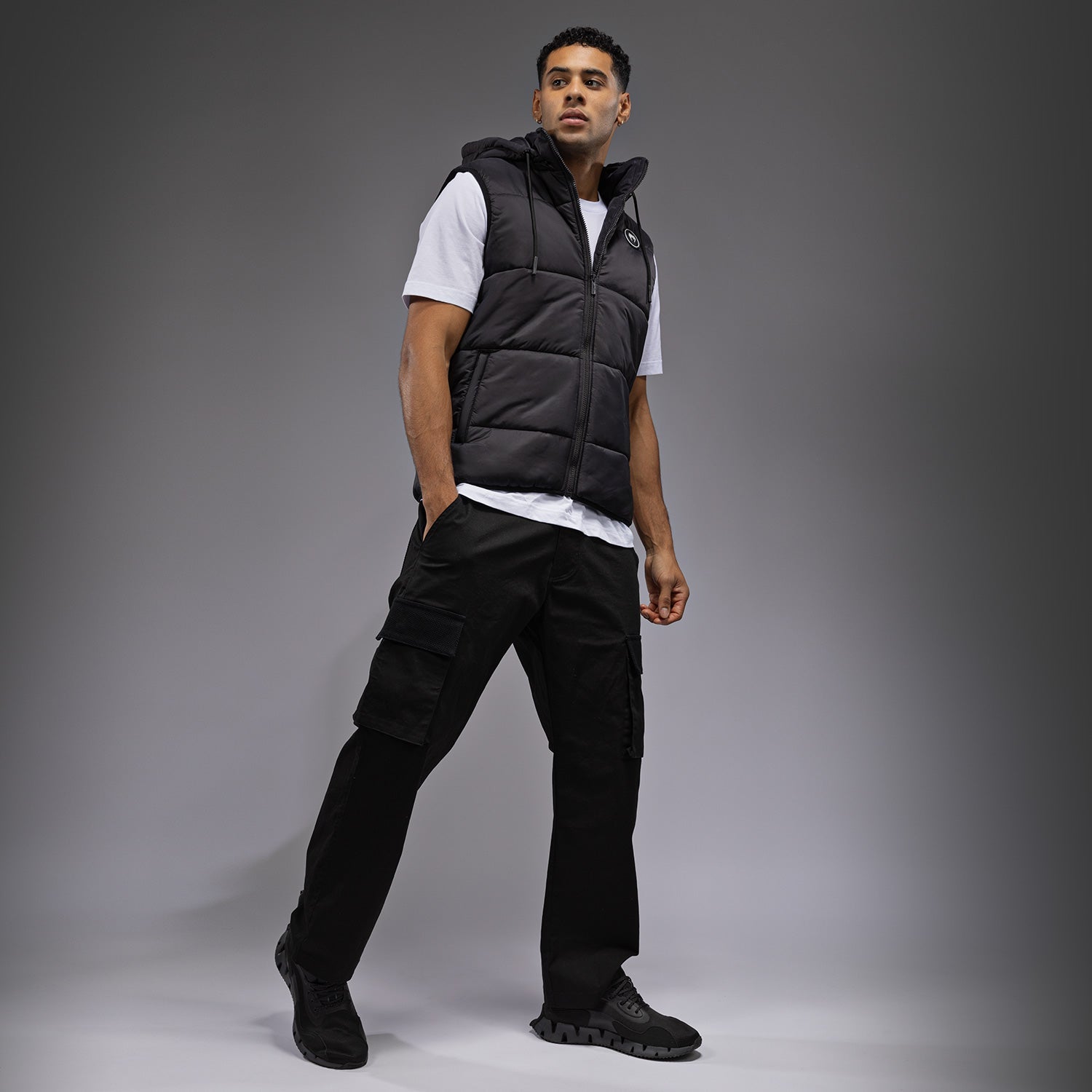 Venum Urban Guard Down Vest for Men - Lightweight Winter Jacket, Water-Resistant & Warm, Black - Perfect for Outdoor Activities, Hiking & Casual Wear