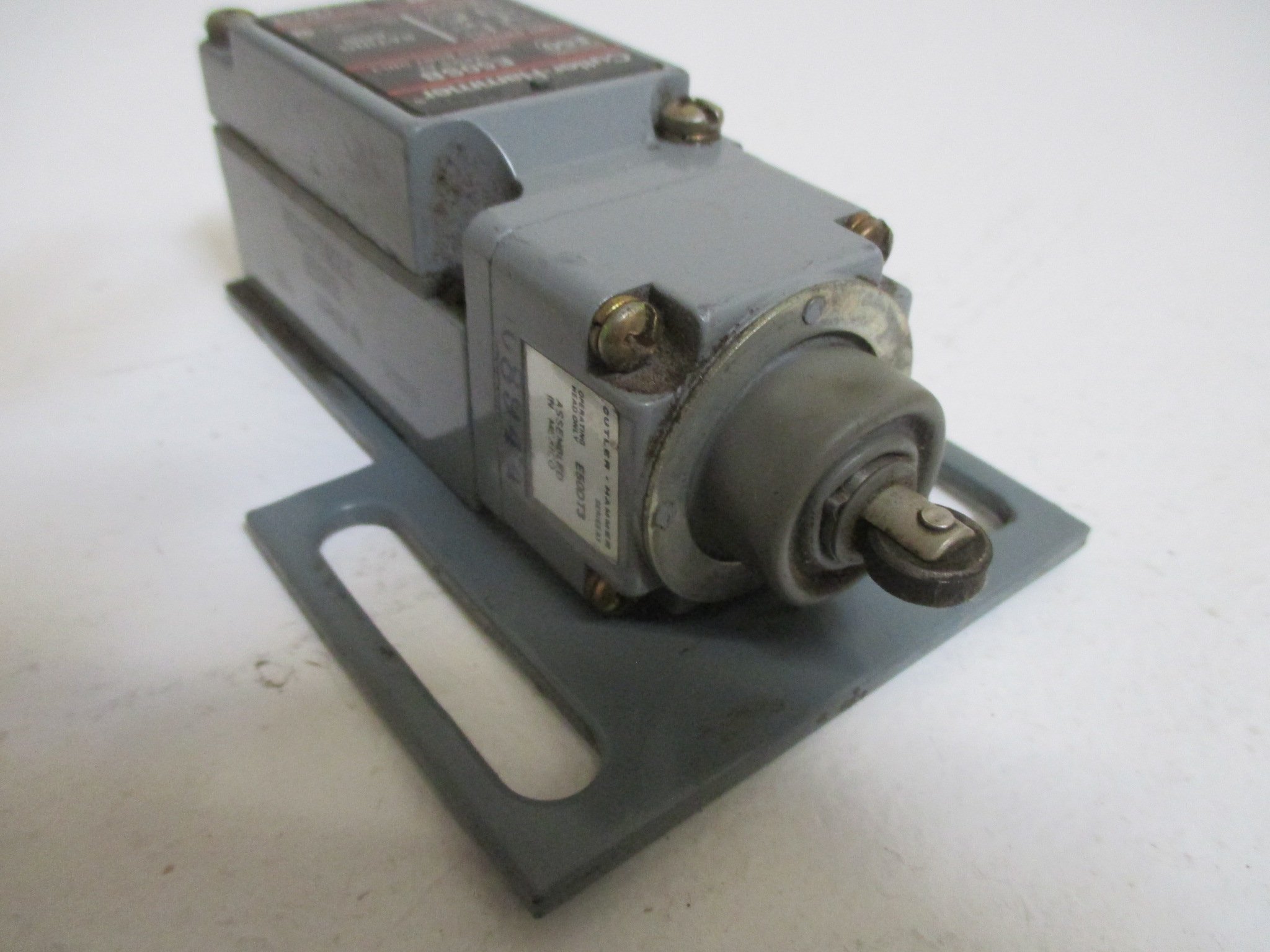 Cutler Hammer E50SB 2 NO 2 NC Double Pole Switch Body - Heavy Duty Electrical Switch for Industrial Control Panels & Motor Circuits