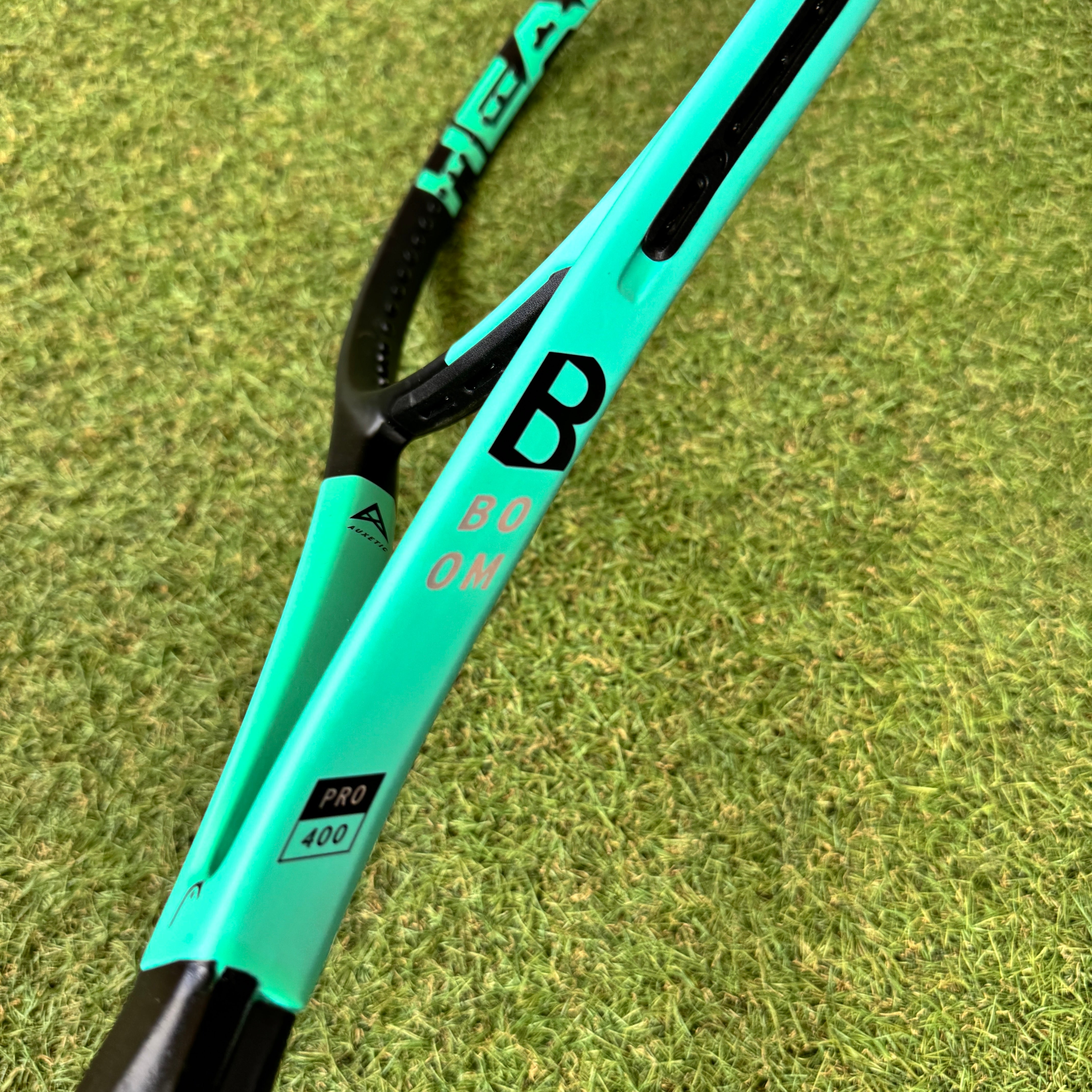 Head Boom Pro 2022 L2 Tennis Racket | Professional Carbon Fiber Racquet for Advanced Players | Perfect for Competitive Matches & Training Sessions