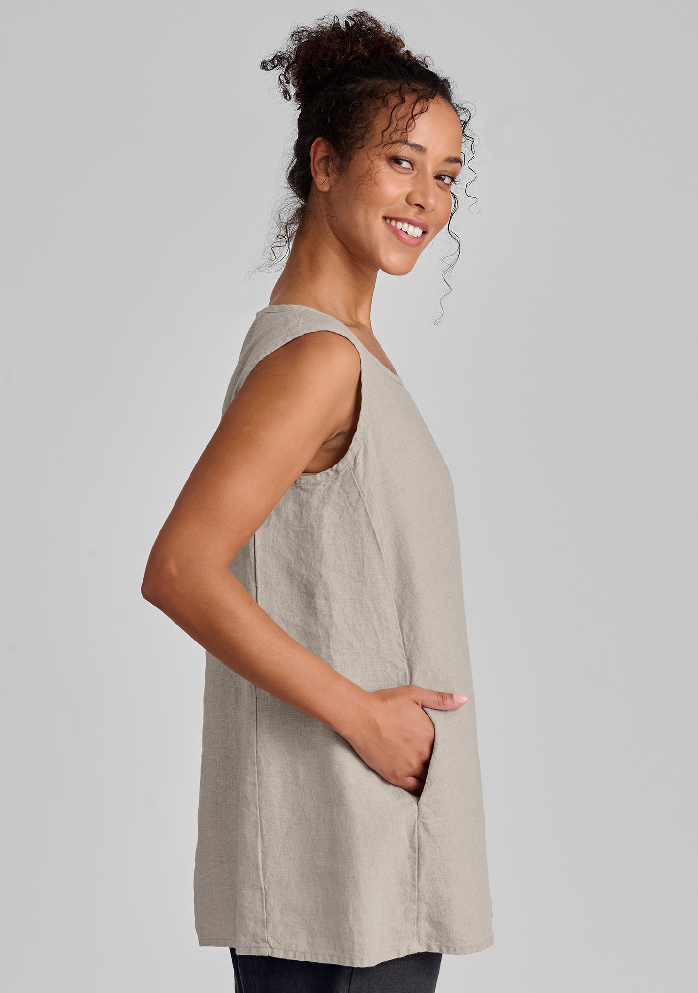 Stylish Side Pocket Tunic Linen Tank Top for Women - Breathable Summer Blouse with Pockets - Perfect for Beach, Vacation & Casual Outings