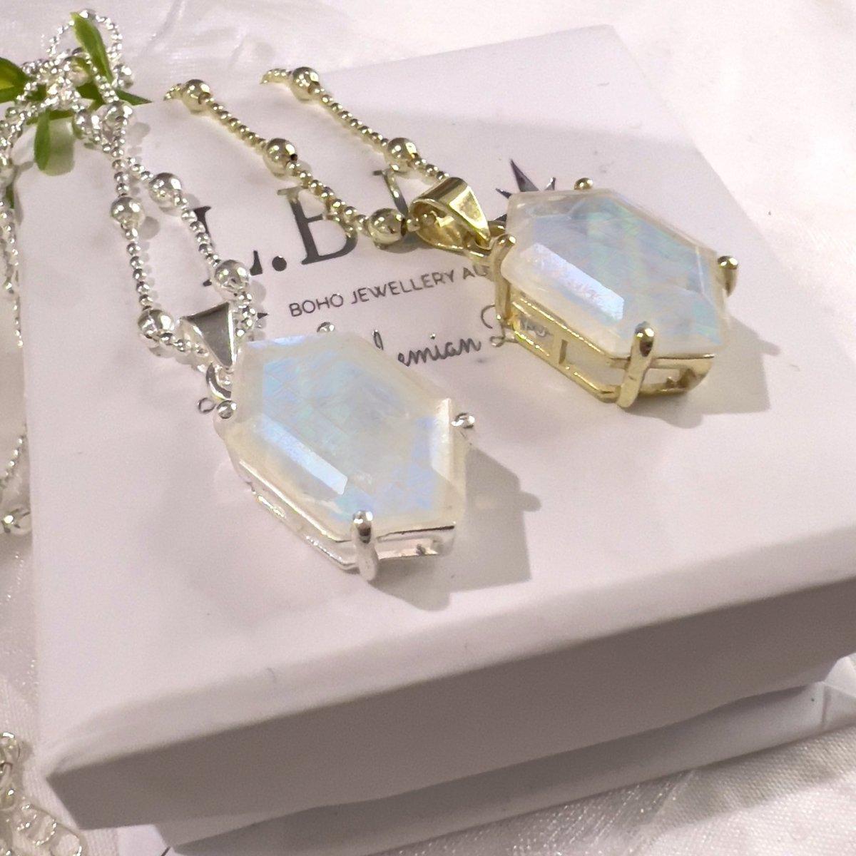 Hexagon Gold Moonstone Necklace for Women - Elegant Healing Crystal Jewelry for Everyday Wear, Meditation & Spiritual Gifts