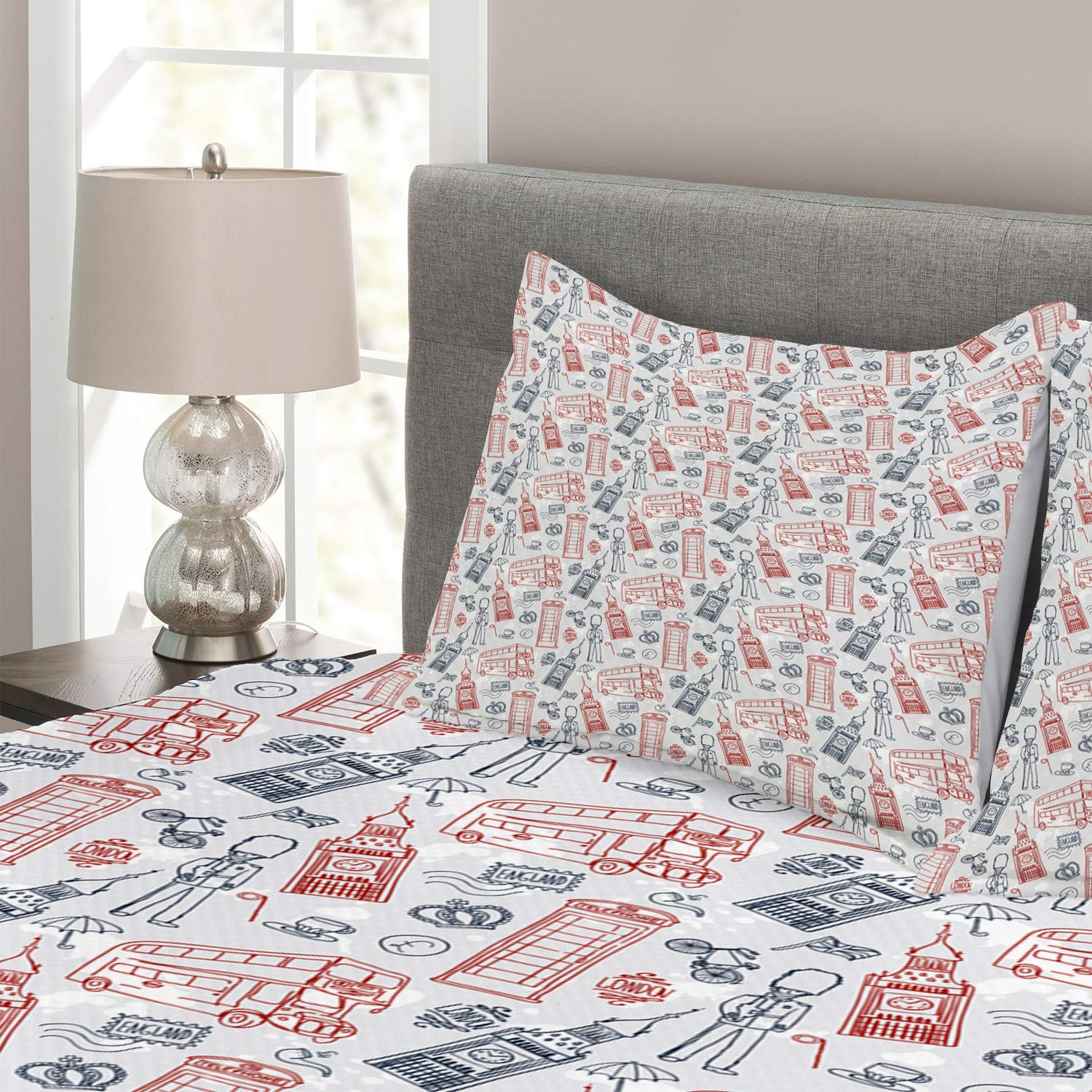 Ambesonne London Bedspread Set - English Country Culture Travel Theme 3-Piece Bedding with 2 Pillow Shams, Queen Size, Vermilion & Dark Blue - Perfect for Guest Rooms, Vacation Homes & British-Themed Decor