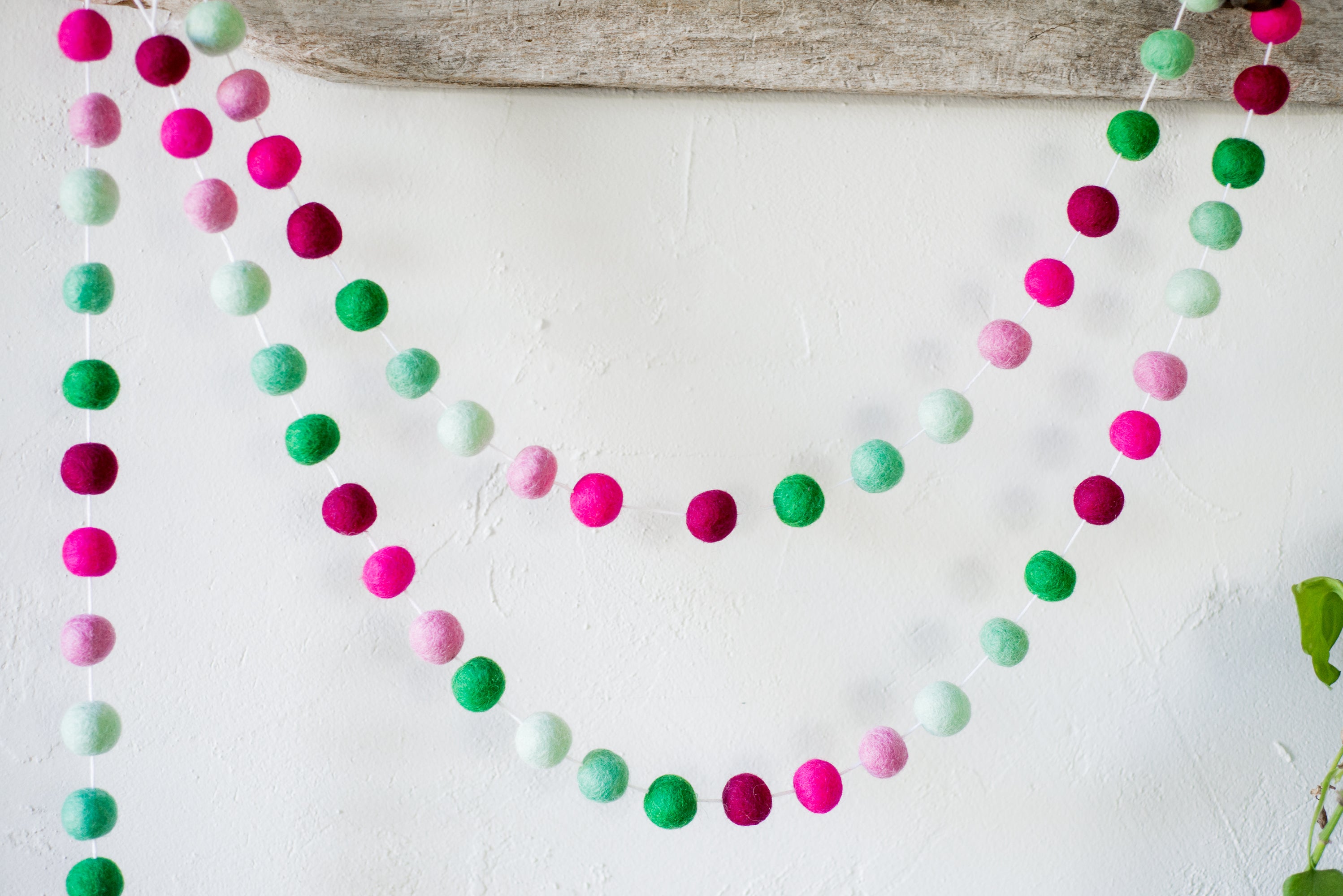 Emerald to Raspberry Gradient Garland - Elegant Ombre Party Decor for Weddings, Baby Showers & Home Decor