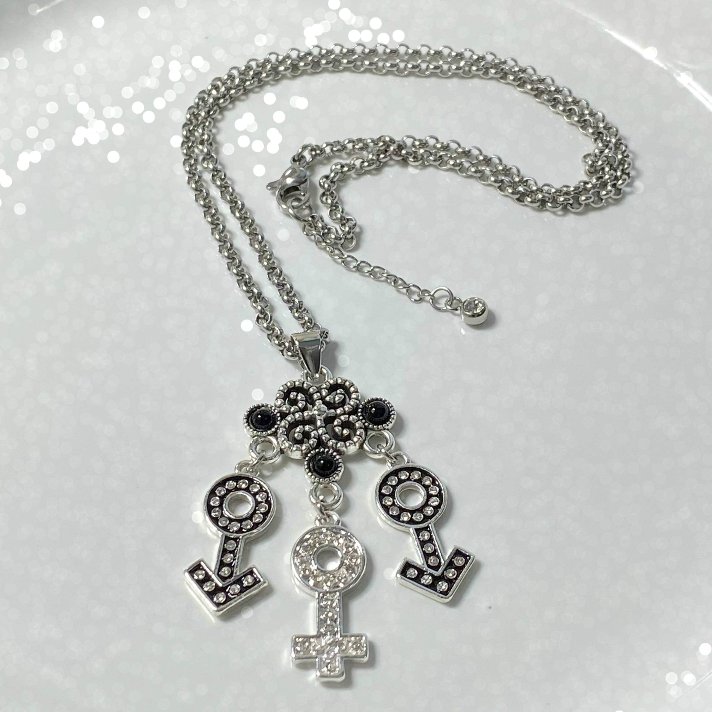 Hotwife MFM Symbol Jewelry Set - Queen, Hot Wife, Vixen Necklace, Anklet & Bracelet for Couples | Queen of Spades, BBC, QOS, Swinger & Threesome Accessories | Perfect for Lifestyle Events, Parties & Intimate Occasions