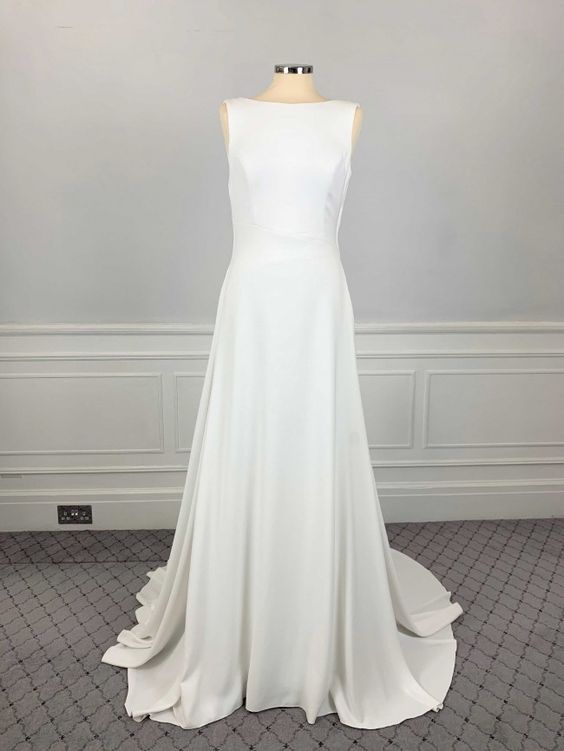 Pronovias Amaya Wedding Dress - Elegant Lace Bridal Gown for Bride, Perfect for Church Ceremony & Beach Weddings