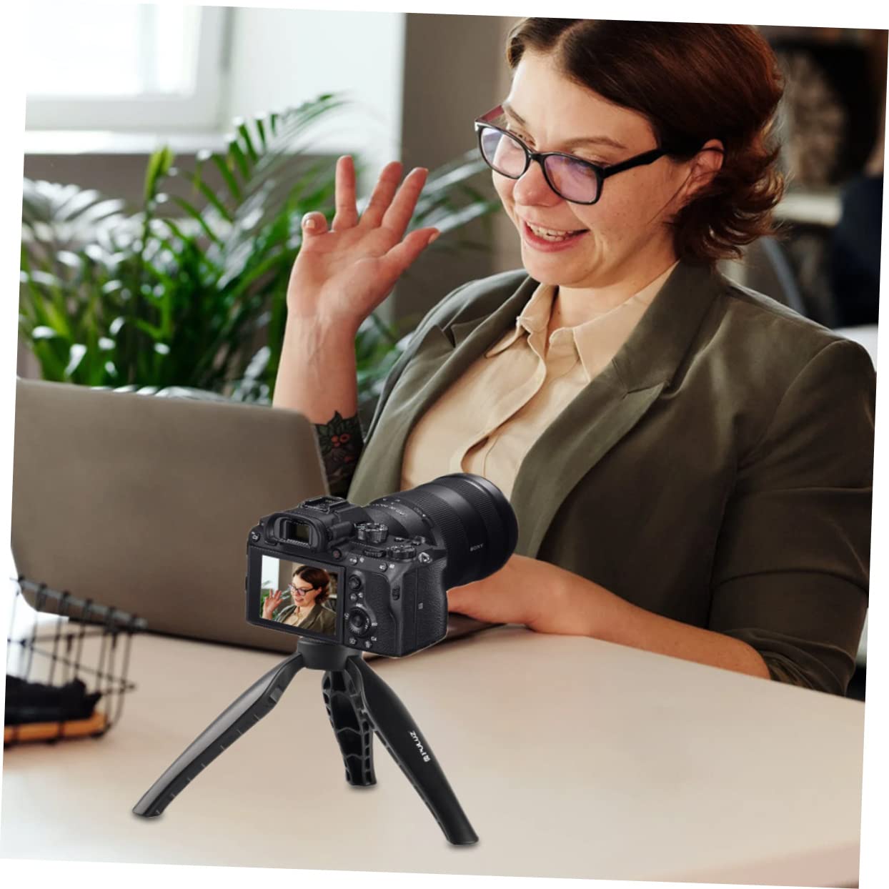 Jojofuny Adjustable Camera Tripod Stand with Phone Holder - Universal Mobile Phone Mount for iPhone, Android, Selfie Stick & Desktop Use - Perfect for Vlogging, Live Streaming & Photography