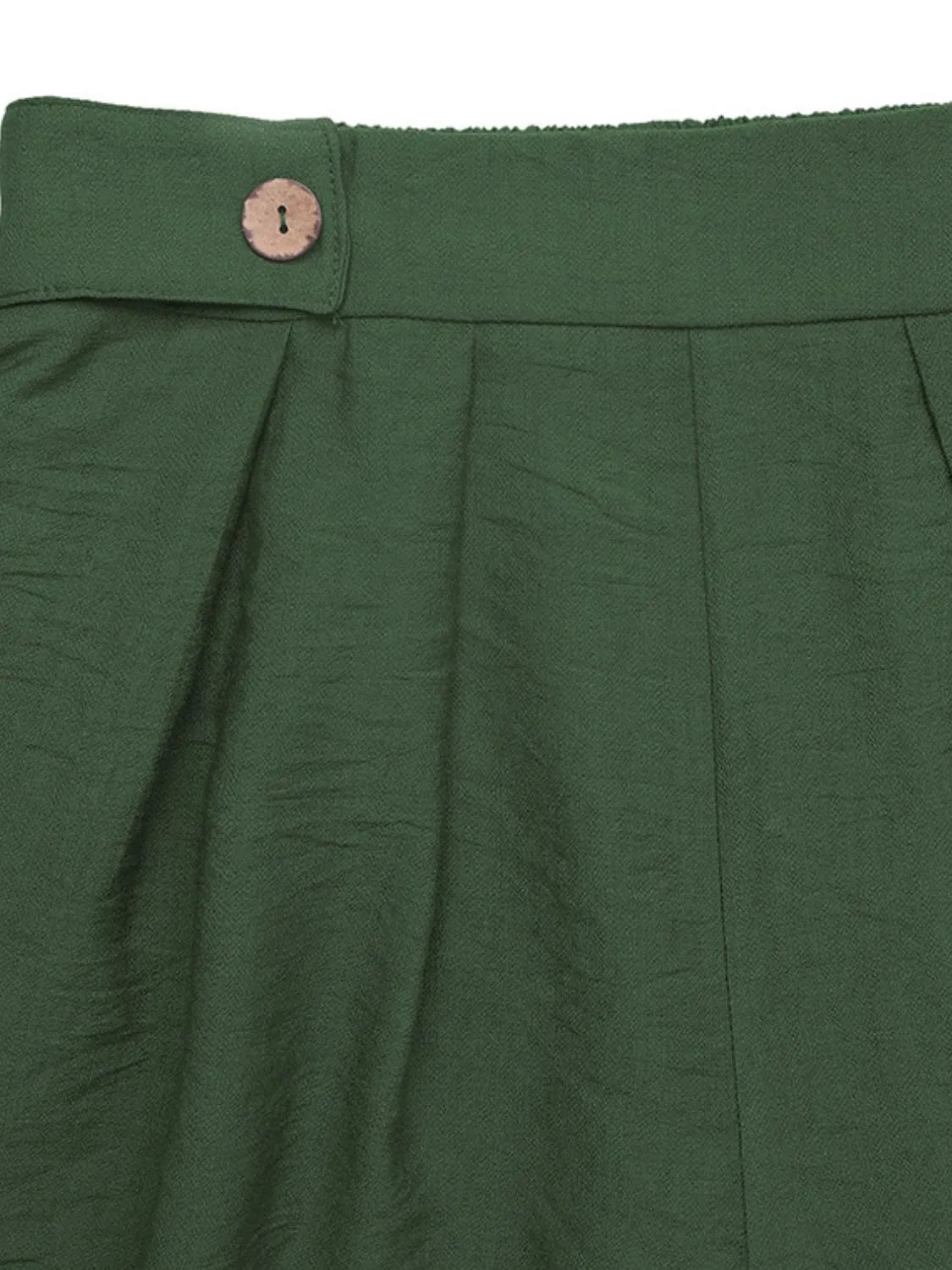 Stylish Pleated Green Resort Shorts with Pockets - Comfortable Casual Wear for Summer Vacation & Beach Outings