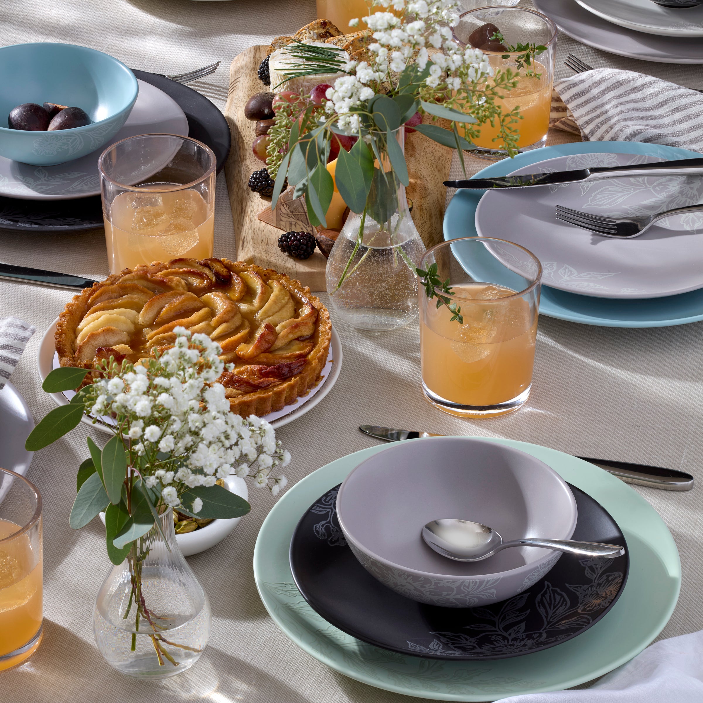 Roseto Soft Sage 12-Piece Dinnerware Set - Porcelain Plates, Bowls & Mugs for Everyday Dining, Family Gatherings & Dinner Parties