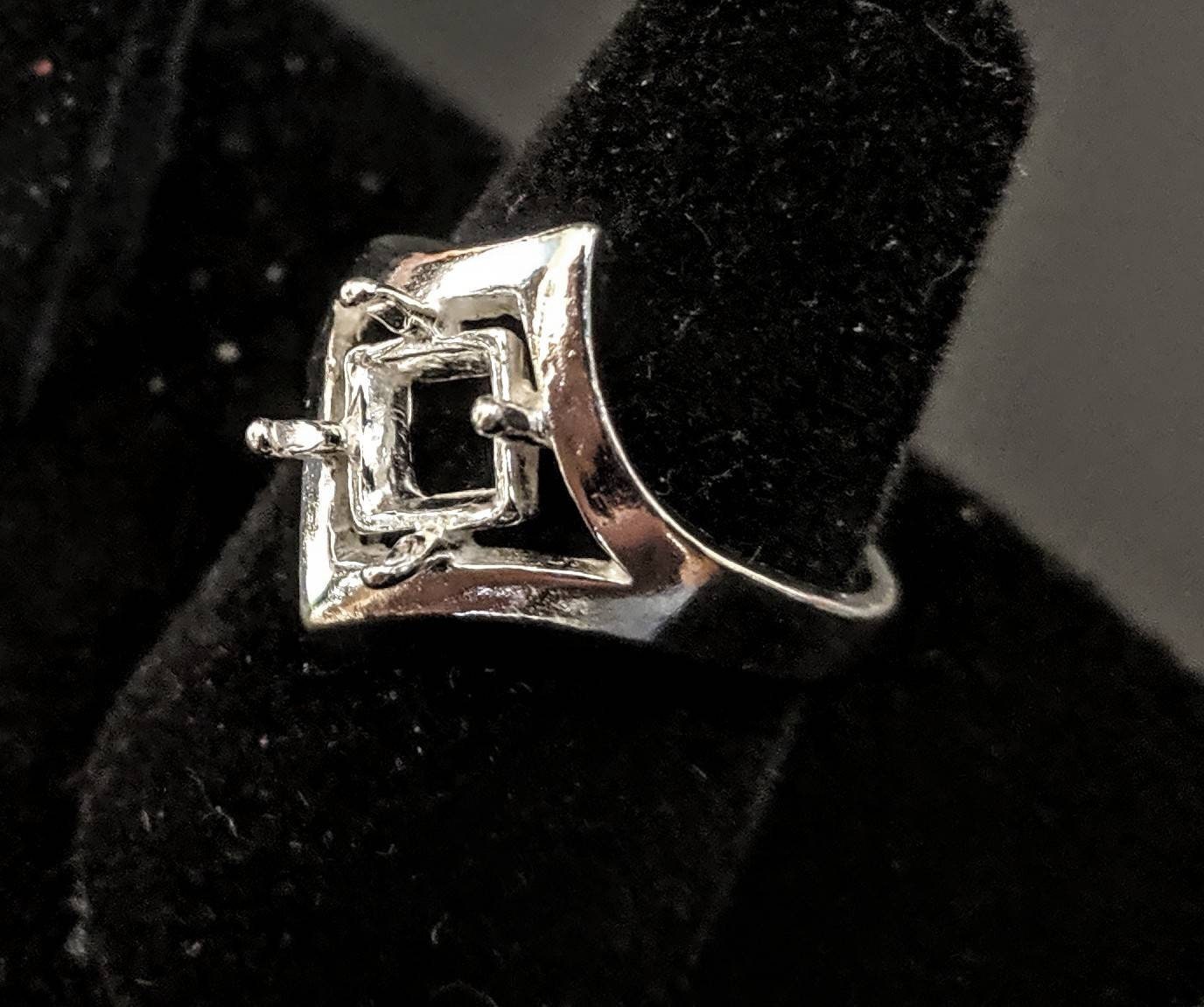 14K Gold or Sterling Silver 7mm Square Princess Cut Pre-Notched Ring Setting - Size 7 (Item# 163888/143888) - Perfect for Engagement Rings, Wedding Bands & Jewelry Making
