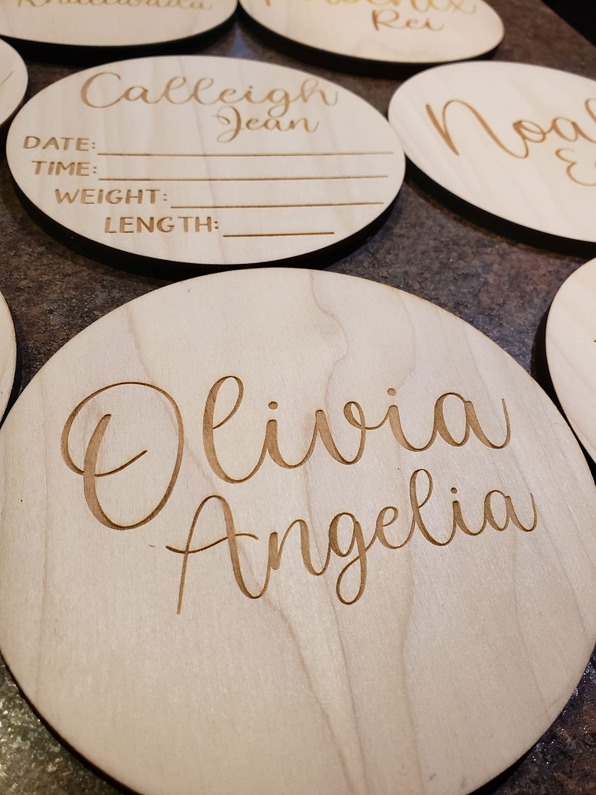 Custom Baby Announcement Sign - 5 Inch Wood Round with Name for Gender Reveal, Newborn Hospital Photo Prop & Birth Keepsake - Perfect for Baby Showers, Birth Announcements and Nursery Decor