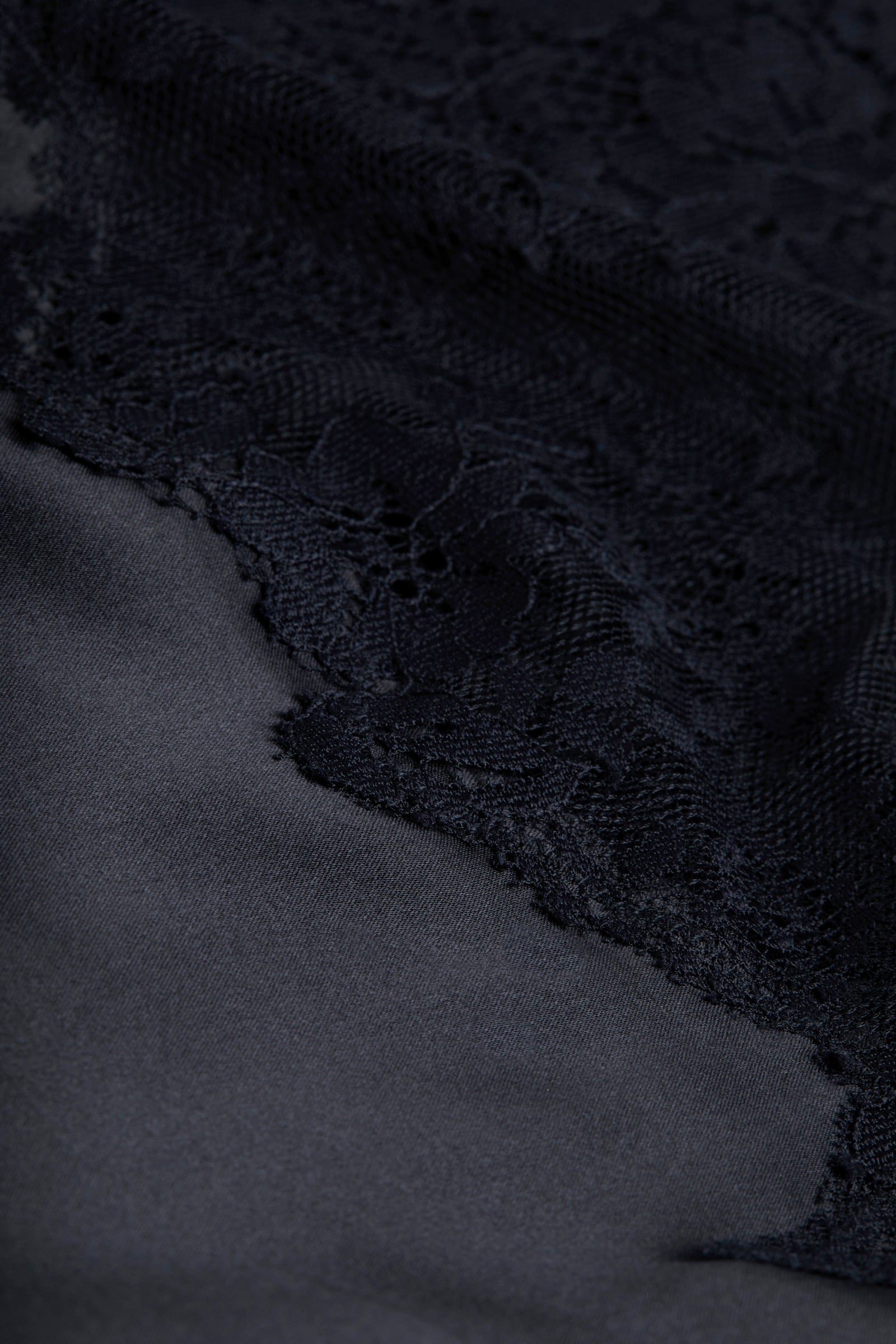 L'Agence Bryna Silk Lace Camisole Top - Women's Elegant Sleeveless Blouse for Evening Wear & Special Occasions