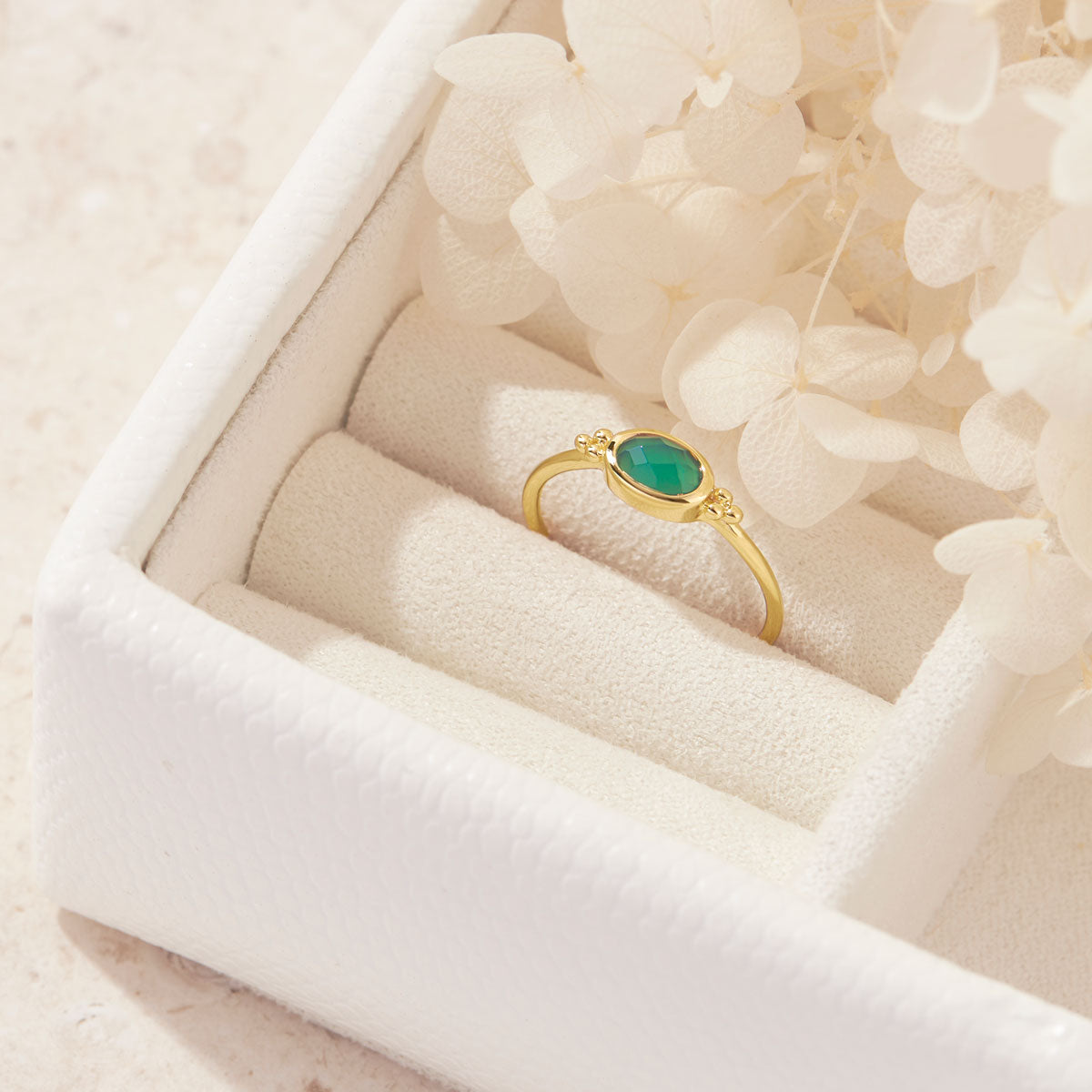 Green Onyx Gold Ring for Women - Elegant Statement Jewelry for Parties, Weddings & Special Occasions