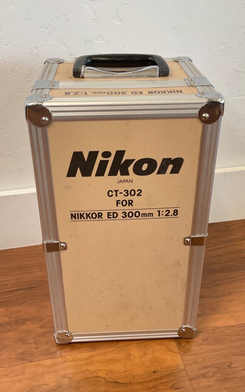 Nikon AF 300mm f/2.8 ED NIKKOR Telephoto Lens for Sports & Wildlife Photography - Professional DSLR Camera Lens - Used Condition