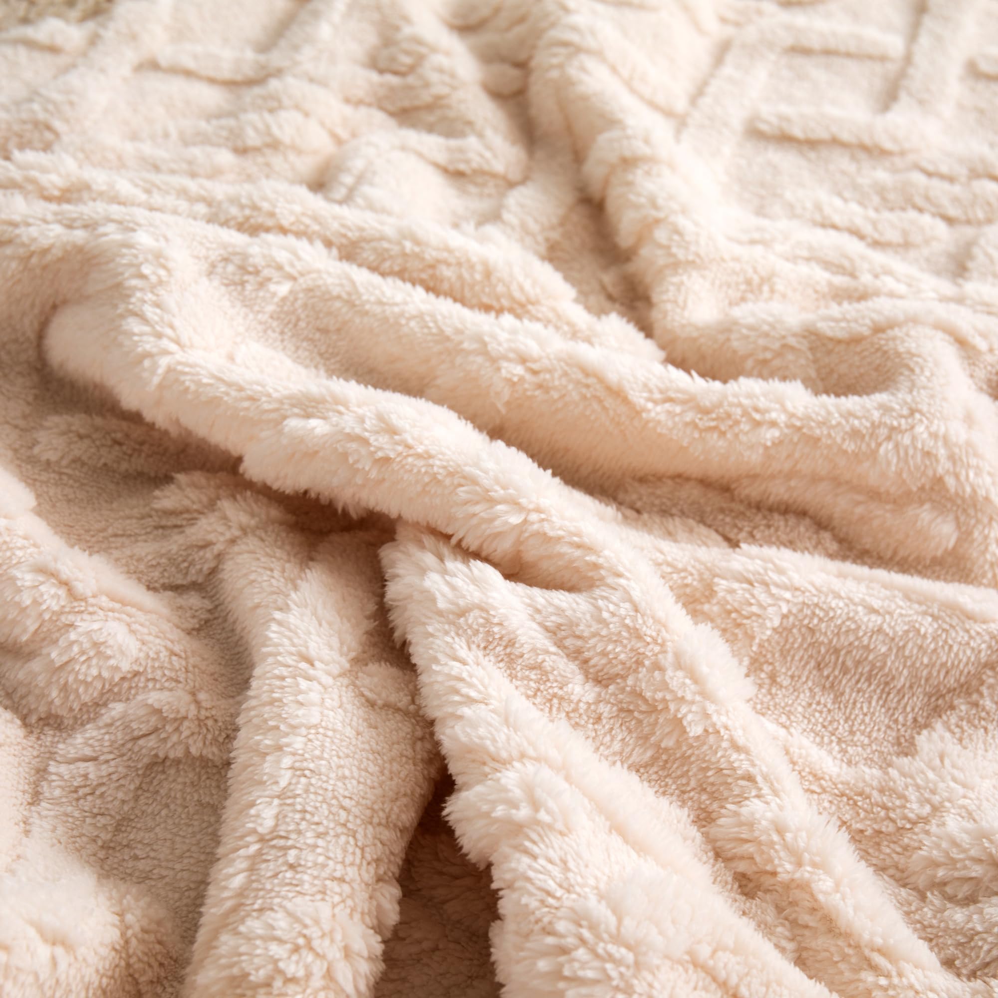 QSTEHEML Super Soft Fleece Throw Blanket - Cozy Warm Flannel Blanket for Kids & Toddlers, Thick Lightweight Decorative Travel Blanket for Couch, Sofa, Bed - Perfect for Home, Office & Travel - White, 30