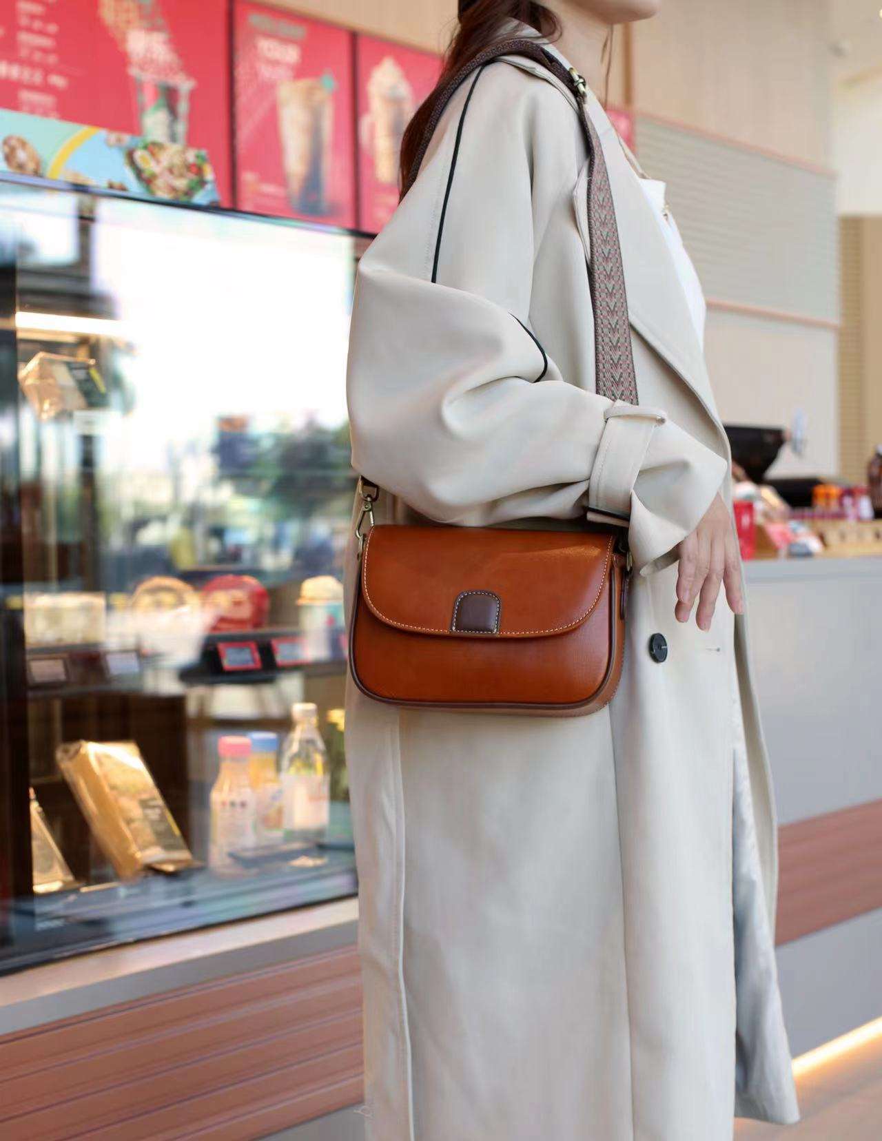 Stylish Compact Leather Crossbody Purse for Women - Fashionable Small Shoulder Bag with Adjustable Strap - Perfect for Travel, Shopping & Everyday Use