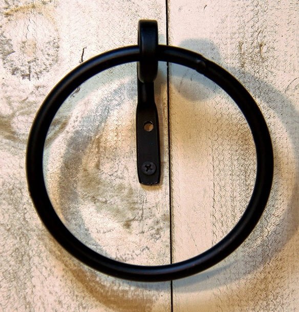 Handmade Wrought Iron Towel Ring - Rustic Primitive Amish Blacksmith Craft - Perfect for Farmhouse, Cottage & Vintage Bathroom Decor
