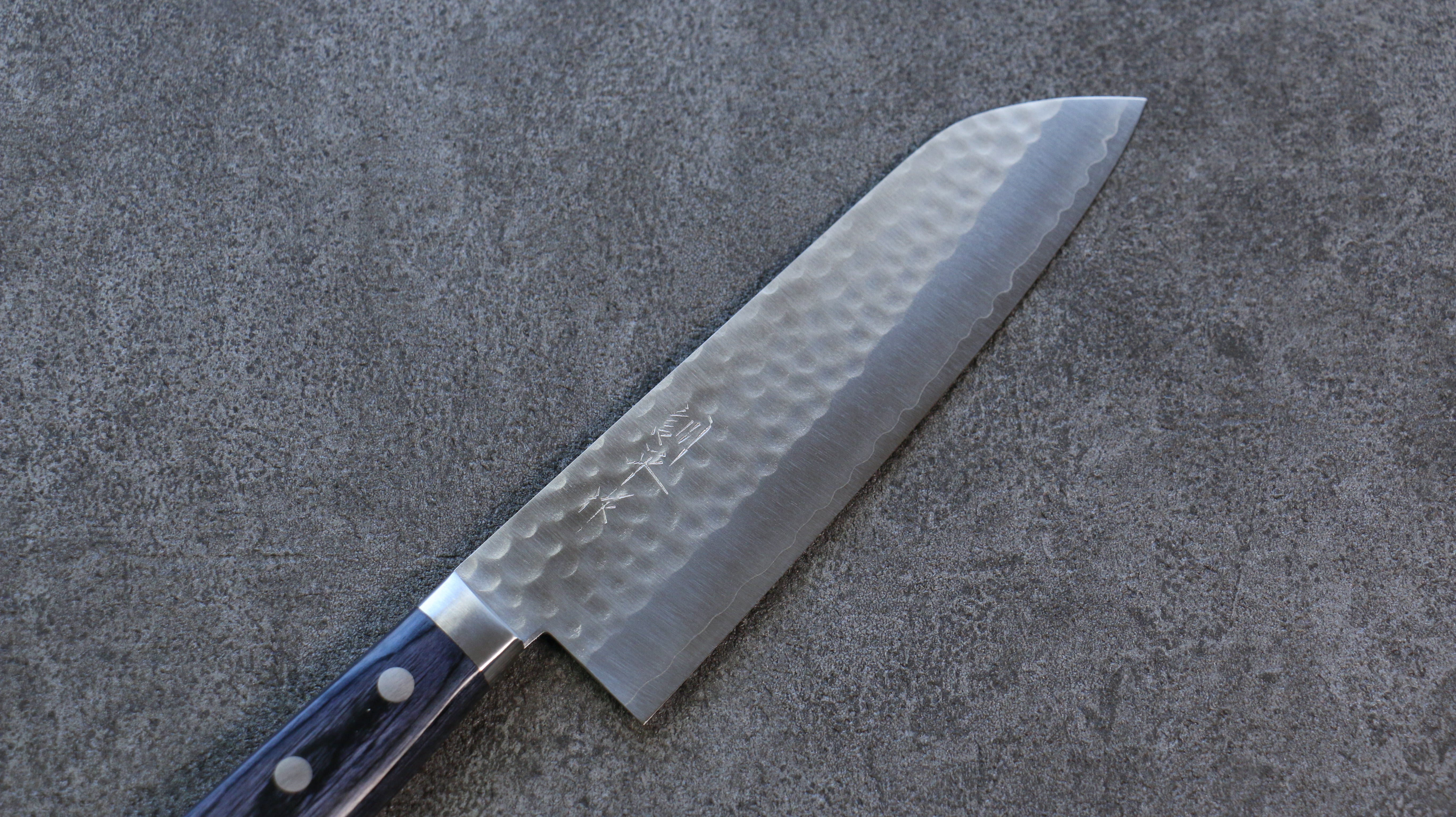 Kunihira VG1 Hammered Santoku Knife 170mm - Japanese Chef Knife with Navy Blue Pakkawood Handle - Perfect for Slicing, Dicing & Chopping Vegetables, Meat & Fish
