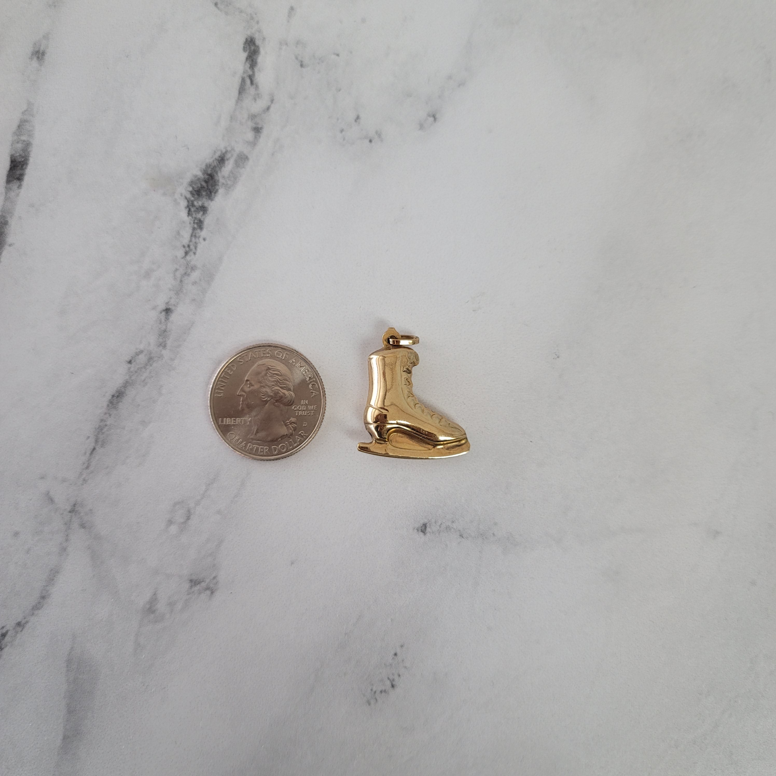 Elegant Gold Figure Skating Charm Pendant - Perfect for Jewelry Making, Gifts & Ice Skating Enthusiasts