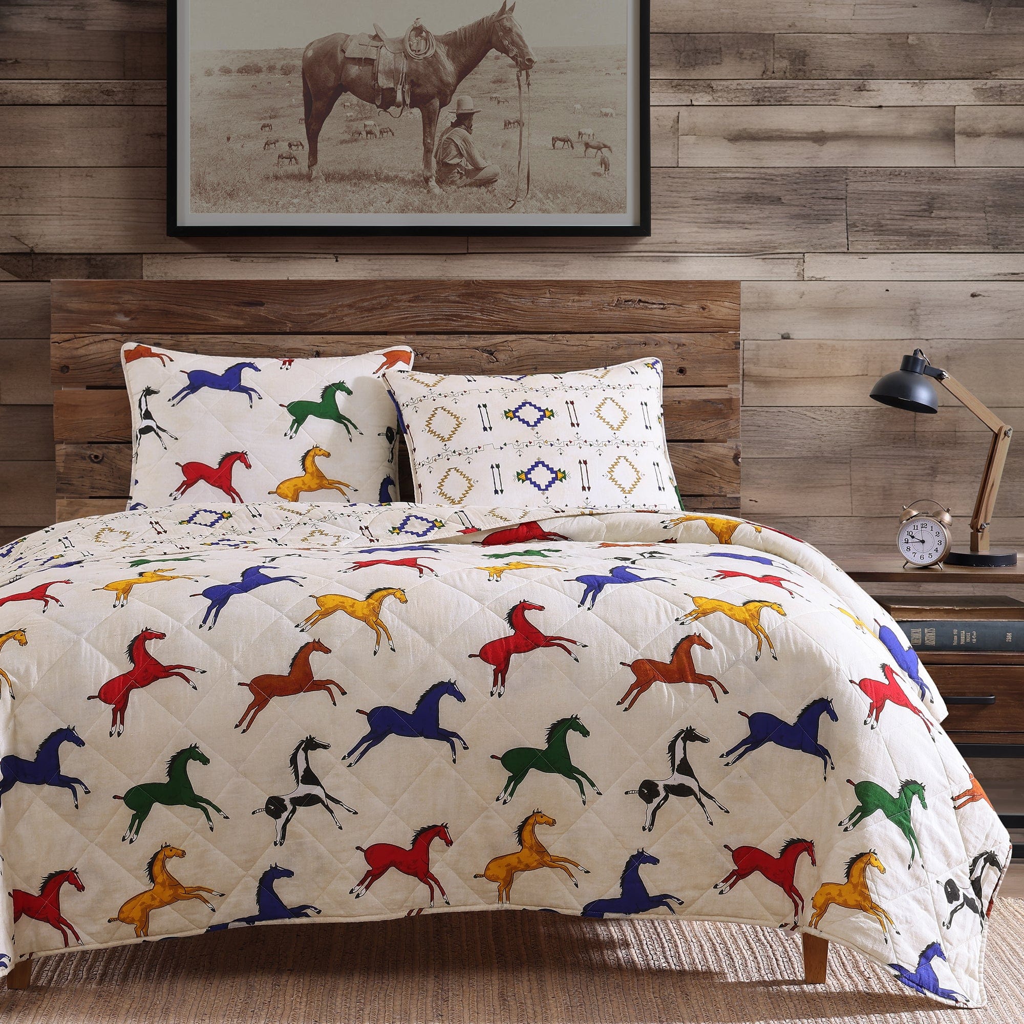 Wild Horses Reversible Quilt Set - King Size Bedding, Soft & Breathable Comforter for All Seasons - Perfect for Master Bedroom, Guest Room, or Cozy Cabin Retreat