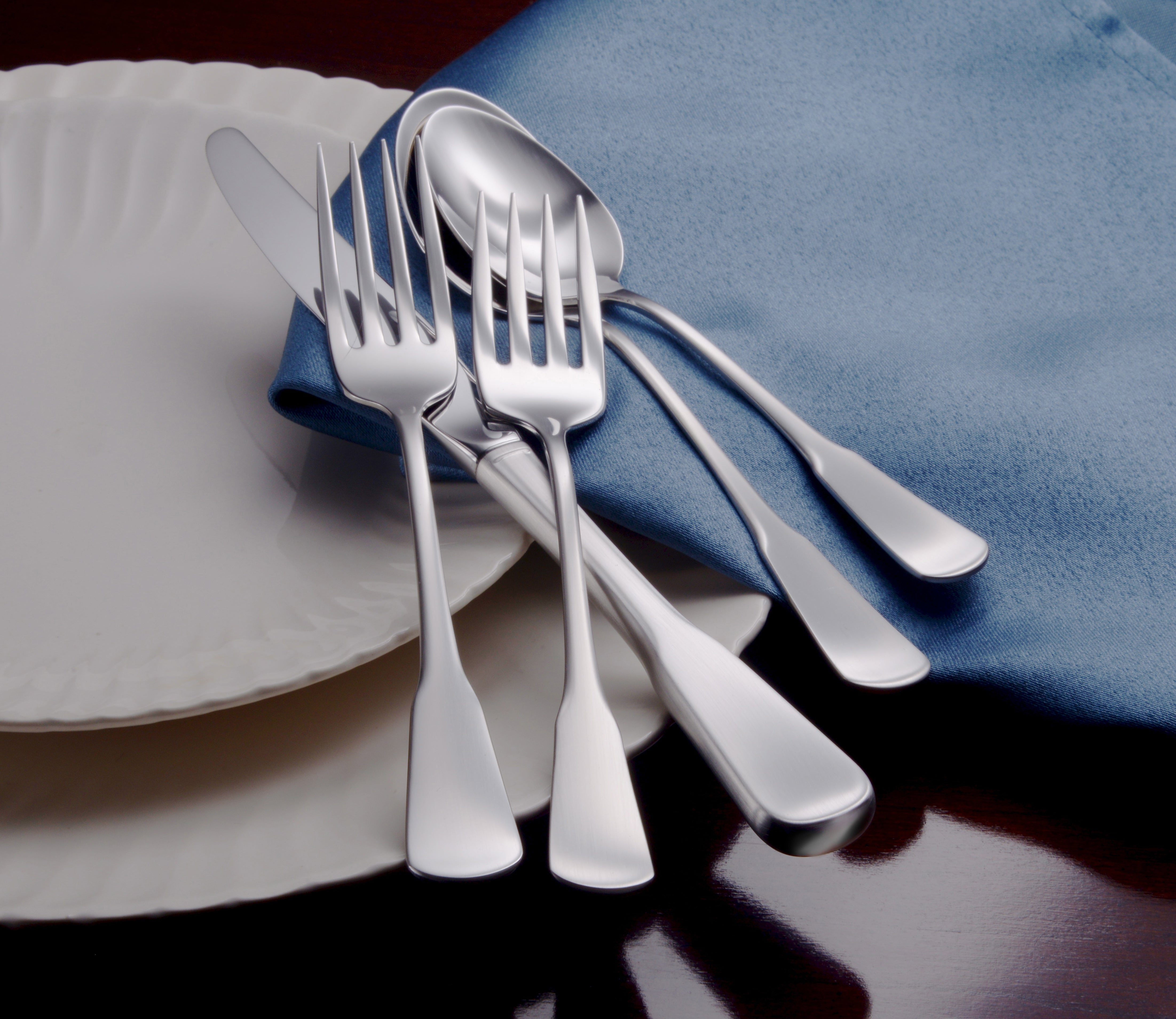 Candra 45-Piece Dinnerware Set - Elegant Porcelain Plates, Bowls & Mugs for Family Dining, Entertaining & Special Occasions