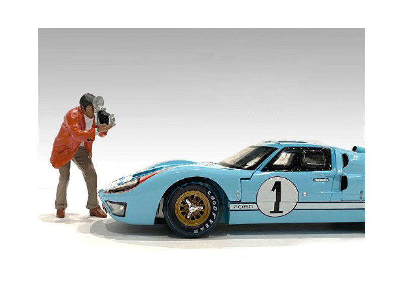American Diorama 1/24 Scale Race Day 1 Figurine III - Realistic Model Car Accessory for Diorama, Racing Scenes & Collectors Display