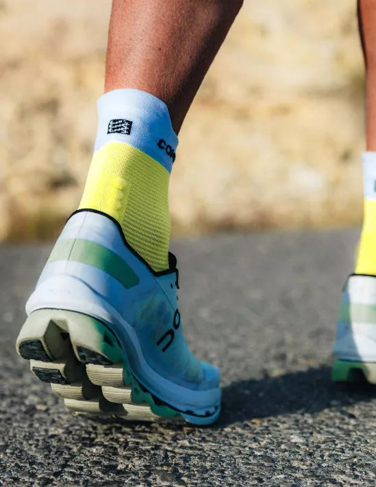 Compressport Unisex Pro Racing Socks v4.0 - High Performance Running Socks for Men & Women - Breathable, Cushioned & Supportive - Neon Yellow/White - Ideal for Marathon, Trail Running & Triathlon Training
