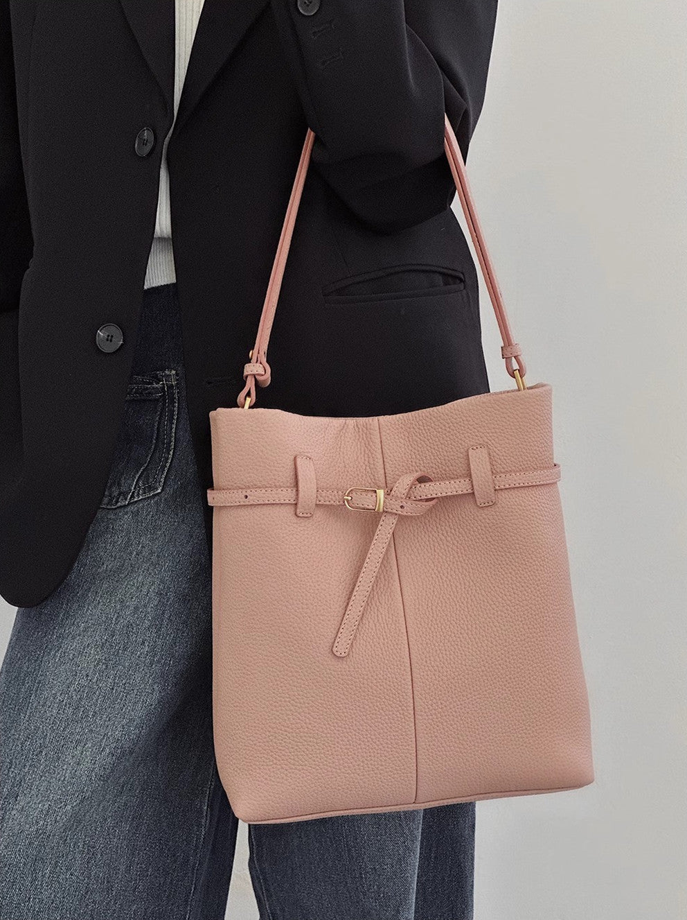 Minimalist Leather Bucket Bag for Women - Stylish & Lightweight Crossbody Purse - Perfect for Work, Travel & Everyday Use