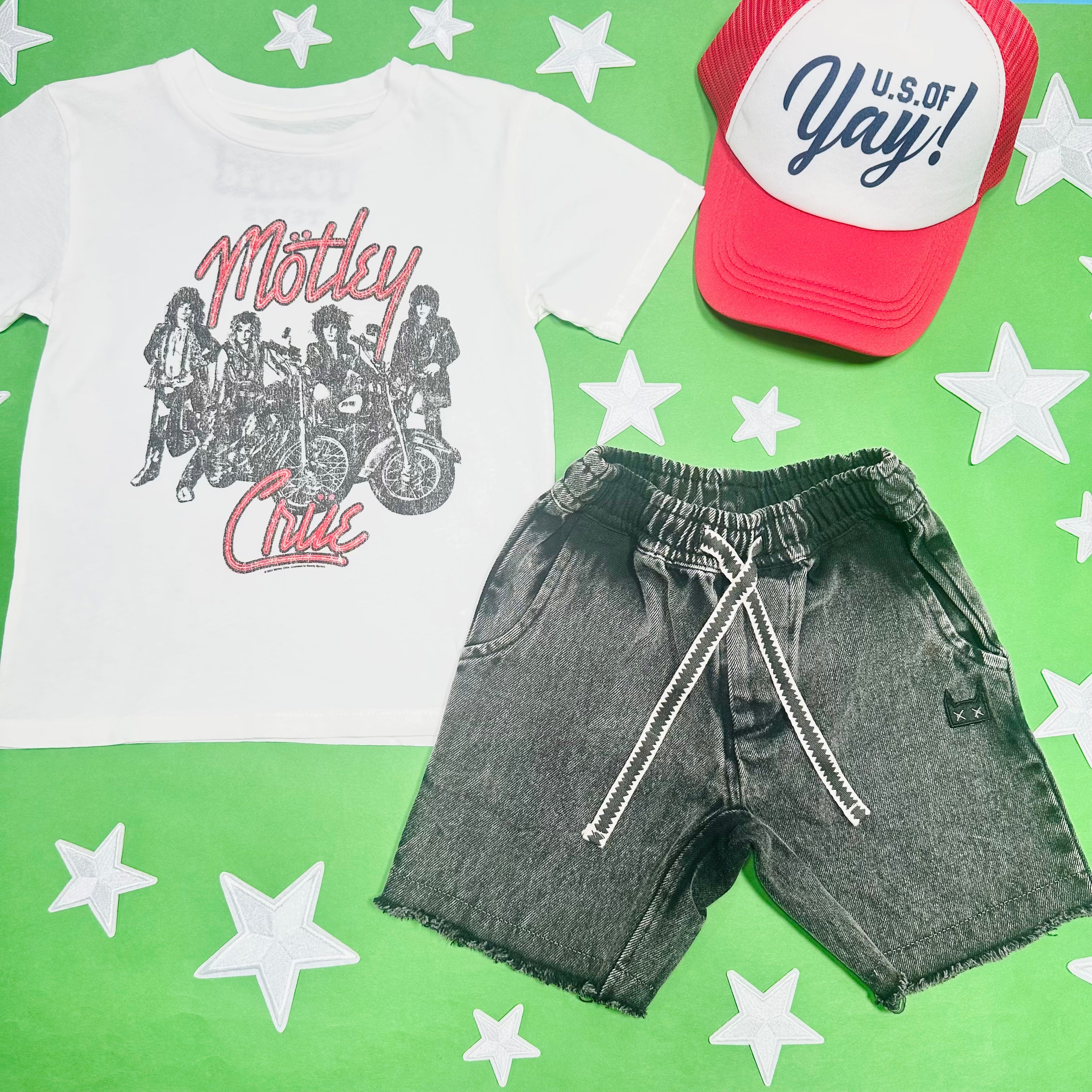 Motley Crue Vintage Rock Band T-Shirt - Official Merchandise for Concerts & Casual Wear